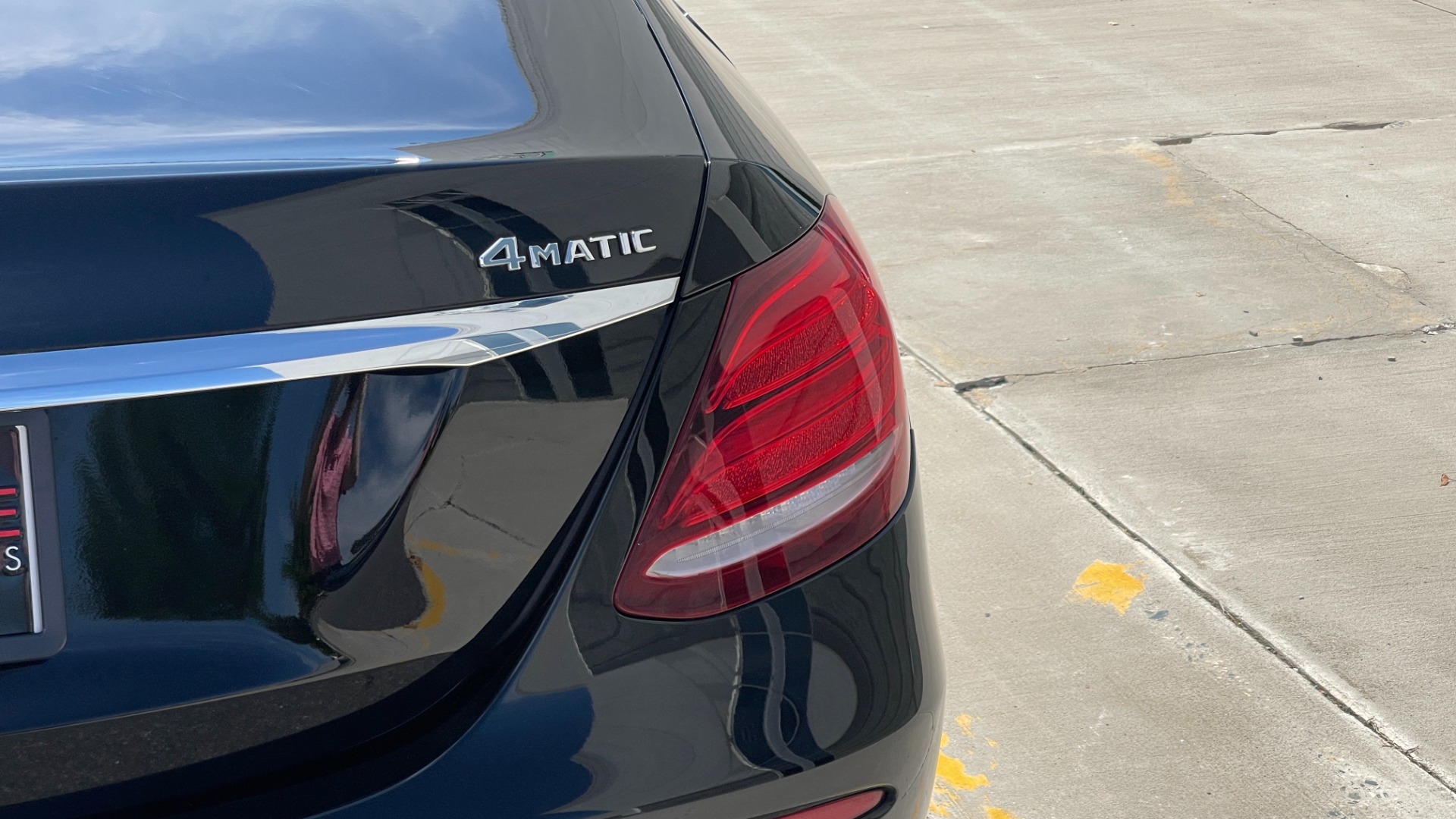 Used 2019 Mercedes-Benz E-Class E300 / 4MATIC / BURMESTER SOUND / PREMIUM PACKAGE / BLIND SPOT ASSIST for sale Sold at Formula Imports in Charlotte NC 28227 34
