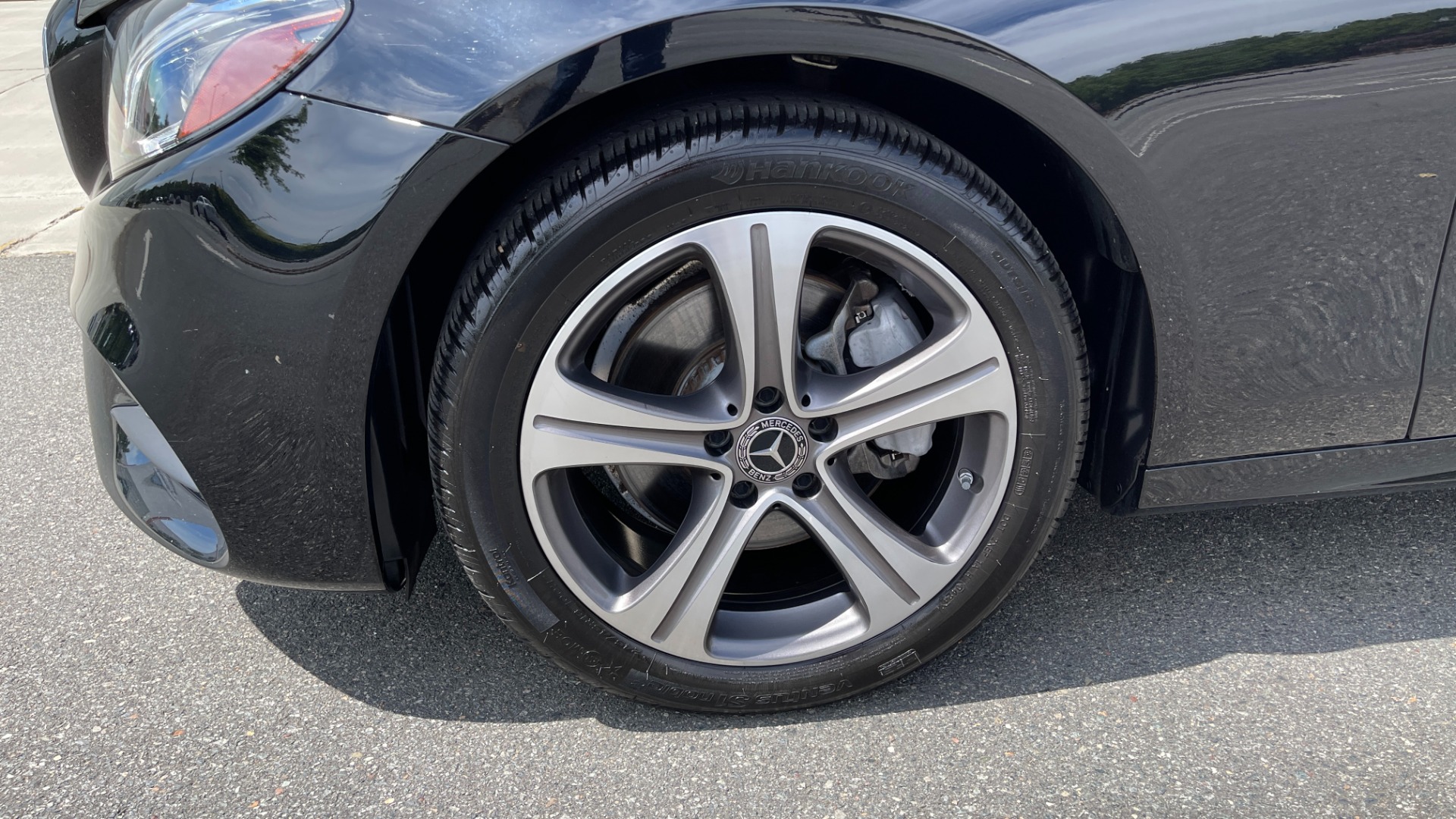 Used 2019 Mercedes-Benz E-Class E300 / 4MATIC / BURMESTER SOUND / PREMIUM PACKAGE / BLIND SPOT ASSIST for sale Sold at Formula Imports in Charlotte NC 28227 40