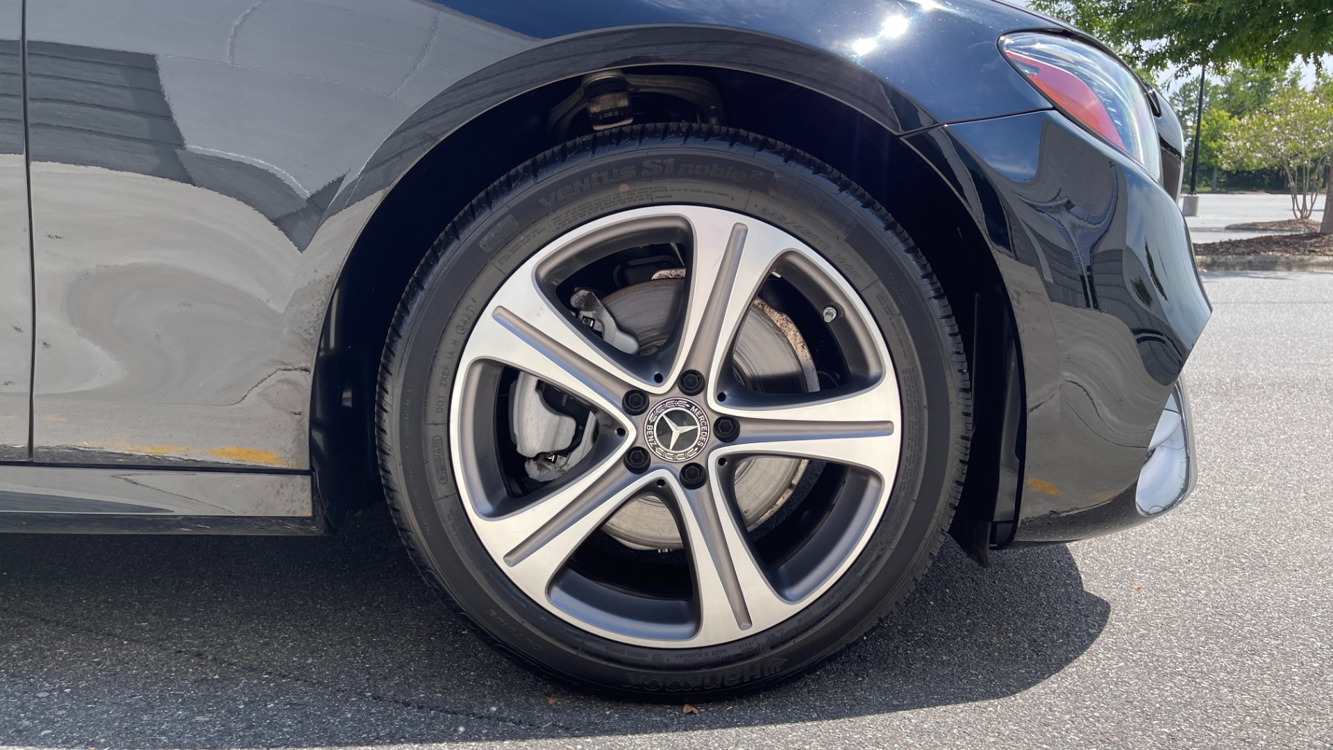 Used 2019 Mercedes-Benz E-Class E300 / 4MATIC / BURMESTER SOUND / PREMIUM PACKAGE / BLIND SPOT ASSIST for sale Sold at Formula Imports in Charlotte NC 28227 41