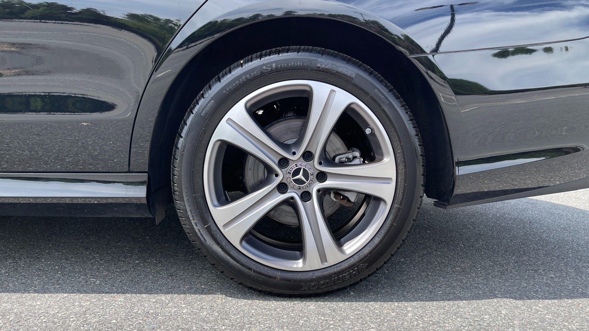 Used 2019 Mercedes-Benz E-Class E300 / 4MATIC / BURMESTER SOUND / PREMIUM PACKAGE / BLIND SPOT ASSIST for sale Sold at Formula Imports in Charlotte NC 28227 42