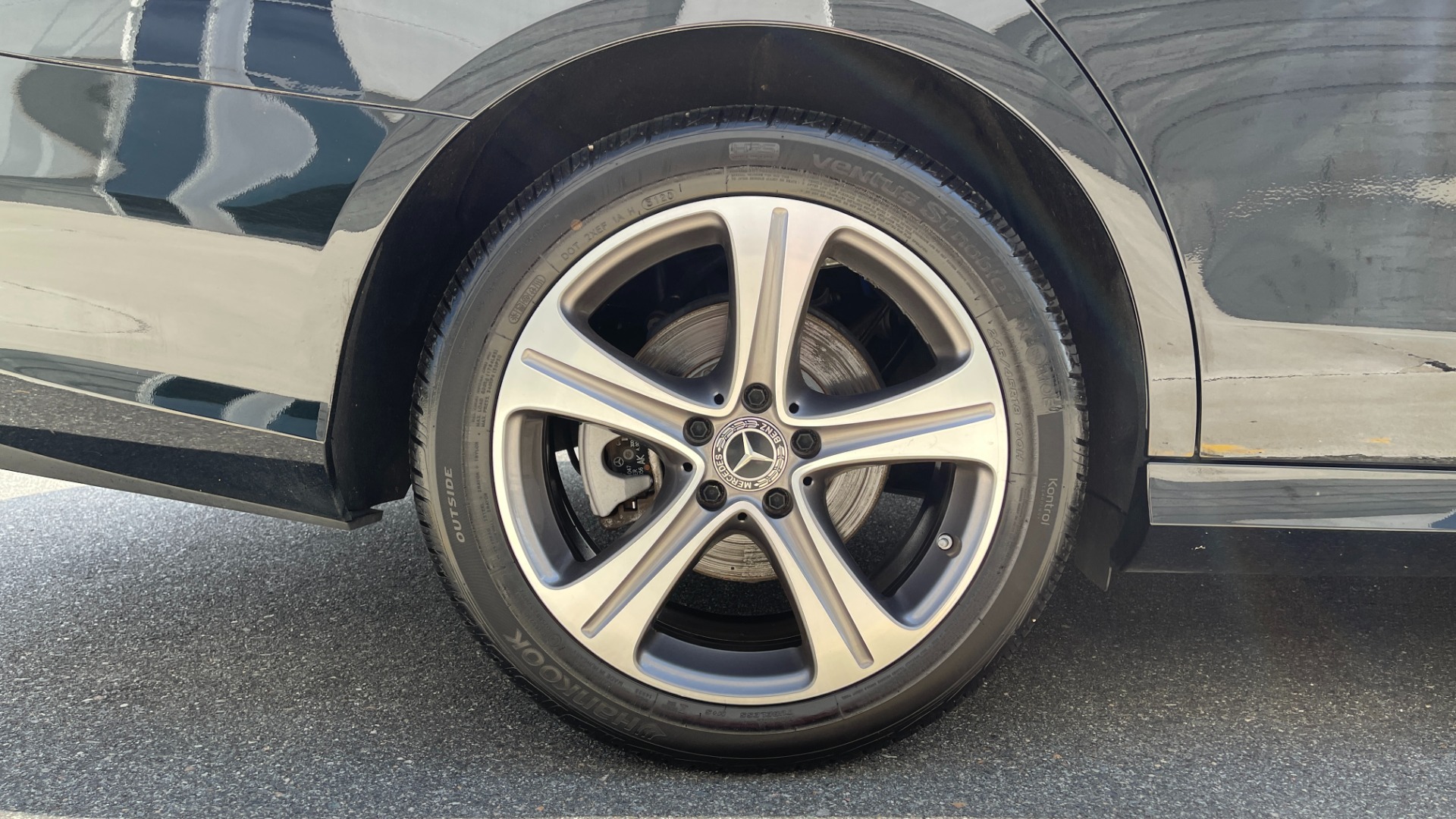 Used 2019 Mercedes-Benz E-Class E300 / 4MATIC / BURMESTER SOUND / PREMIUM PACKAGE / BLIND SPOT ASSIST for sale Sold at Formula Imports in Charlotte NC 28227 43