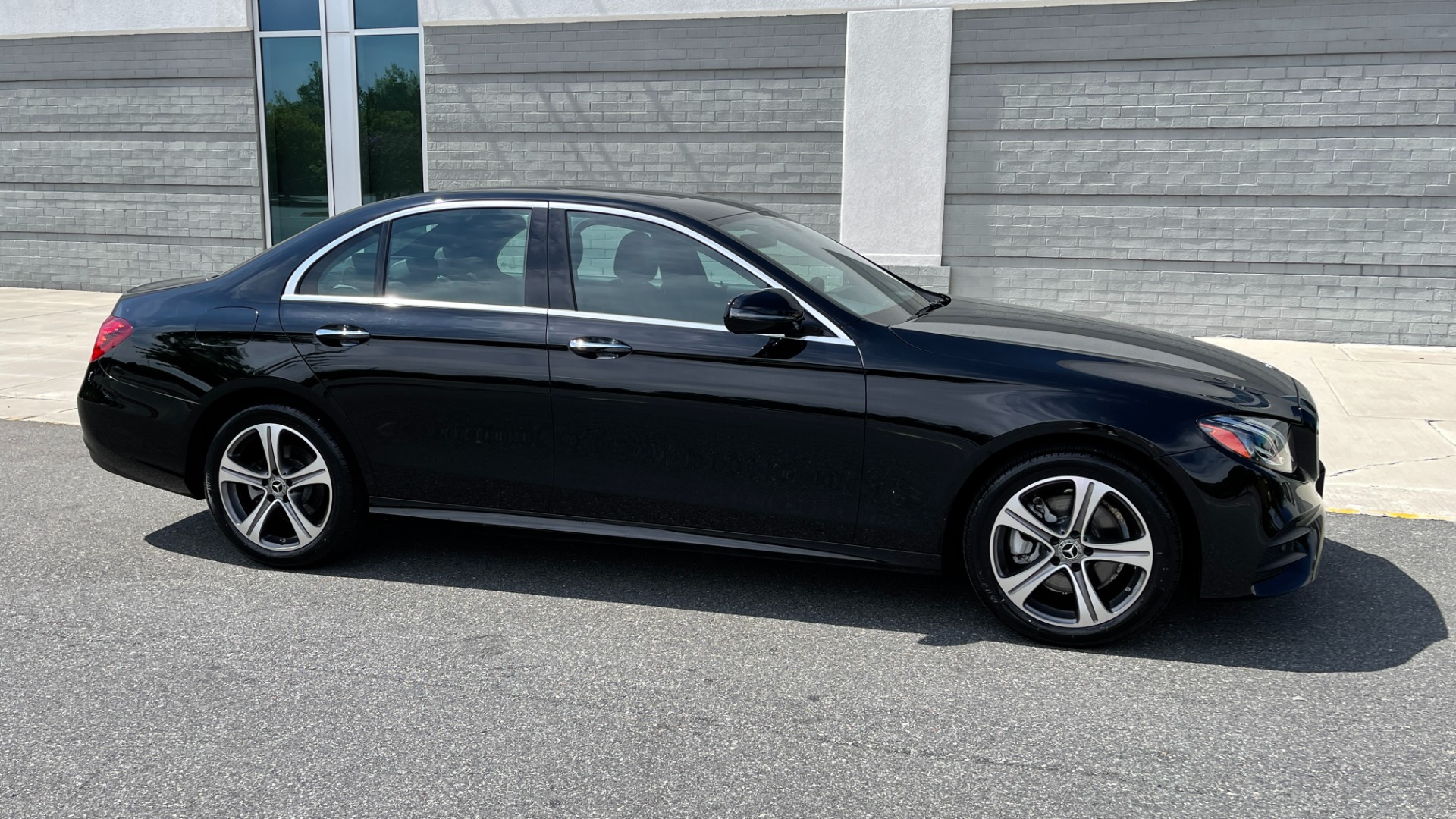 Used 2019 Mercedes-Benz E-Class E300 / 4MATIC / BURMESTER SOUND / PREMIUM PACKAGE / BLIND SPOT ASSIST for sale $39,395 at Formula Imports in Charlotte NC 28227 7