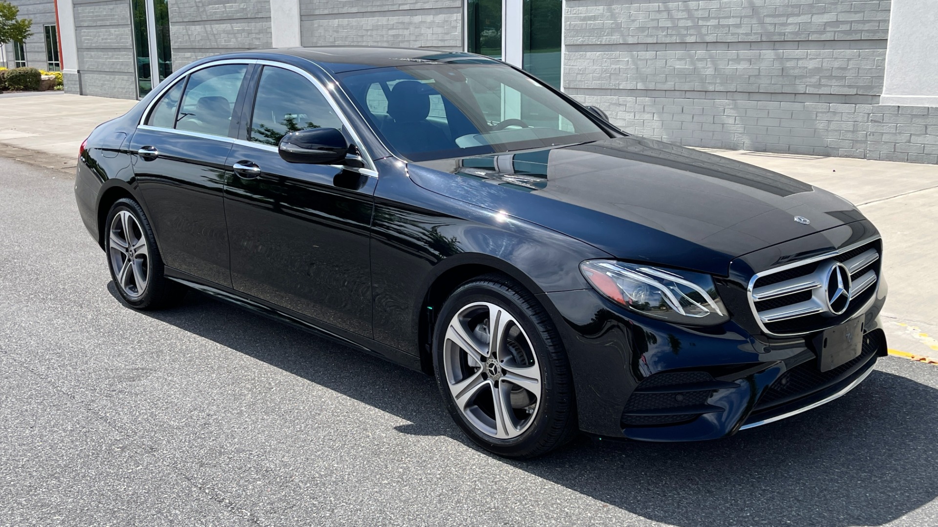 Used 2019 Mercedes-Benz E-Class E300 / 4MATIC / BURMESTER SOUND / PREMIUM PACKAGE / BLIND SPOT ASSIST for sale Sold at Formula Imports in Charlotte NC 28227 8