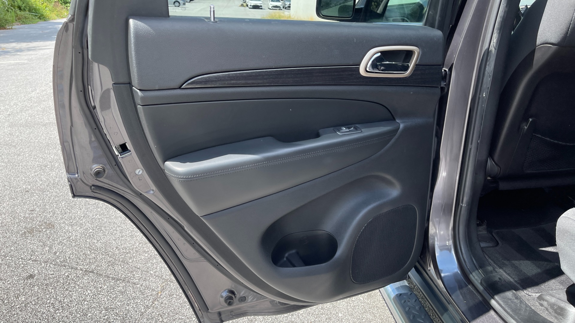 Used 2014 Jeep Grand Cherokee Laredo for sale Sold at Formula Imports in Charlotte NC 28227 40