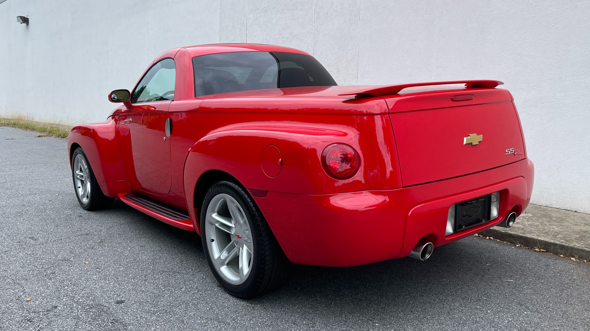 Used 2004 Chevrolet SSR LS / CONVERTIBLE / 5.3L V8 / LEATHER / HEATED SEATS / BACKUP CAMERA for sale Sold at Formula Imports in Charlotte NC 28227 10