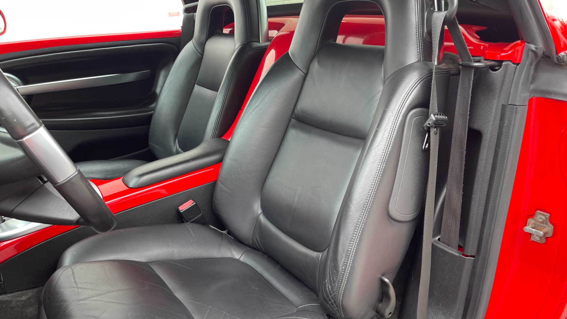 Used 2004 Chevrolet SSR LS / CONVERTIBLE / 5.3L V8 / LEATHER / HEATED SEATS / BACKUP CAMERA for sale Sold at Formula Imports in Charlotte NC 28227 14