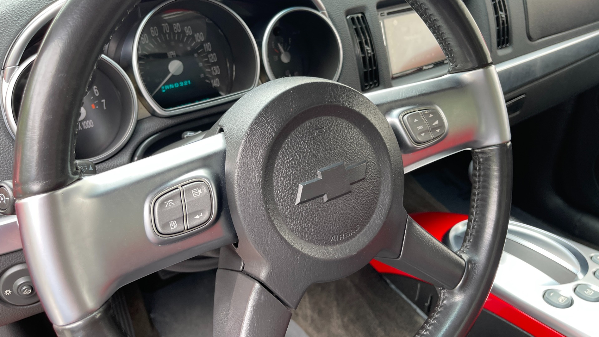 Used 2004 Chevrolet SSR LS / CONVERTIBLE / 5.3L V8 / LEATHER / HEATED SEATS / BACKUP CAMERA for sale Sold at Formula Imports in Charlotte NC 28227 15