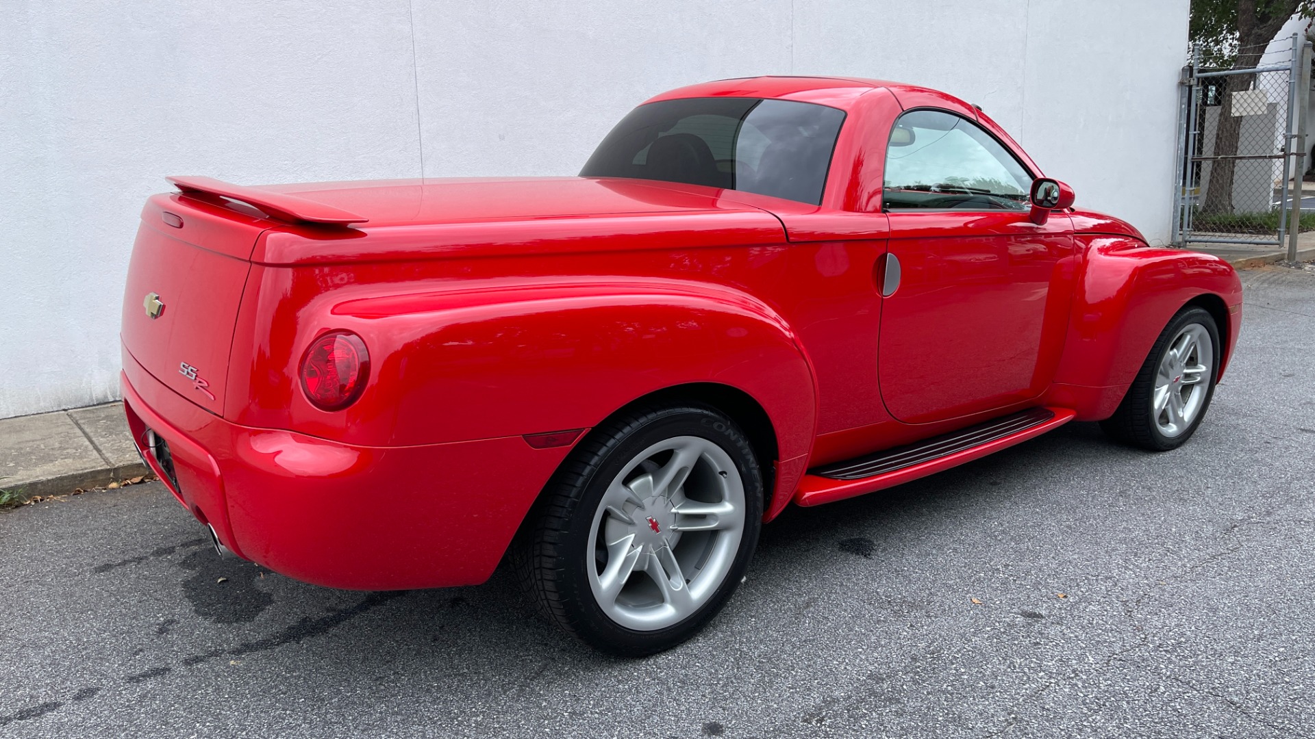 Used 2004 Chevrolet SSR LS / CONVERTIBLE / 5.3L V8 / LEATHER / HEATED SEATS / BACKUP CAMERA for sale Sold at Formula Imports in Charlotte NC 28227 2