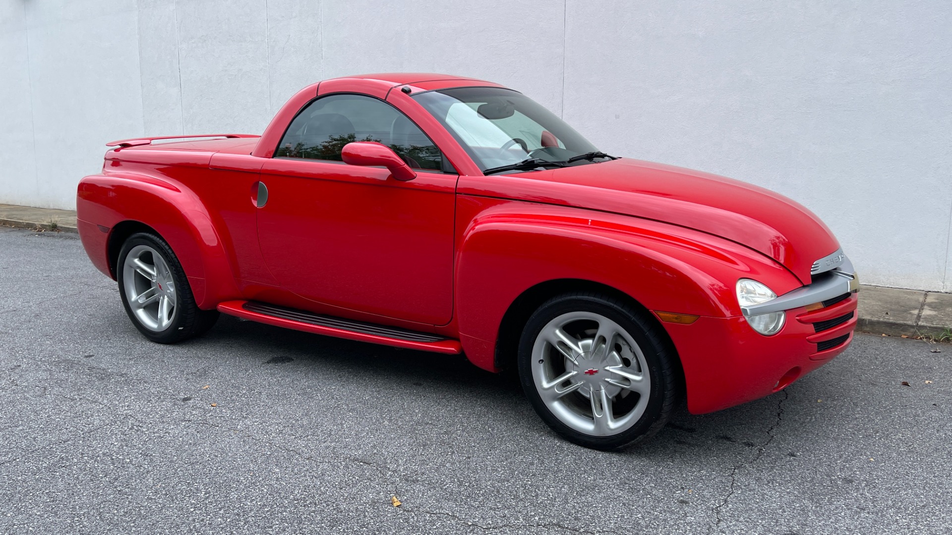 Used 2004 Chevrolet SSR LS / CONVERTIBLE / 5.3L V8 / LEATHER / HEATED SEATS / BACKUP CAMERA for sale Sold at Formula Imports in Charlotte NC 28227 27