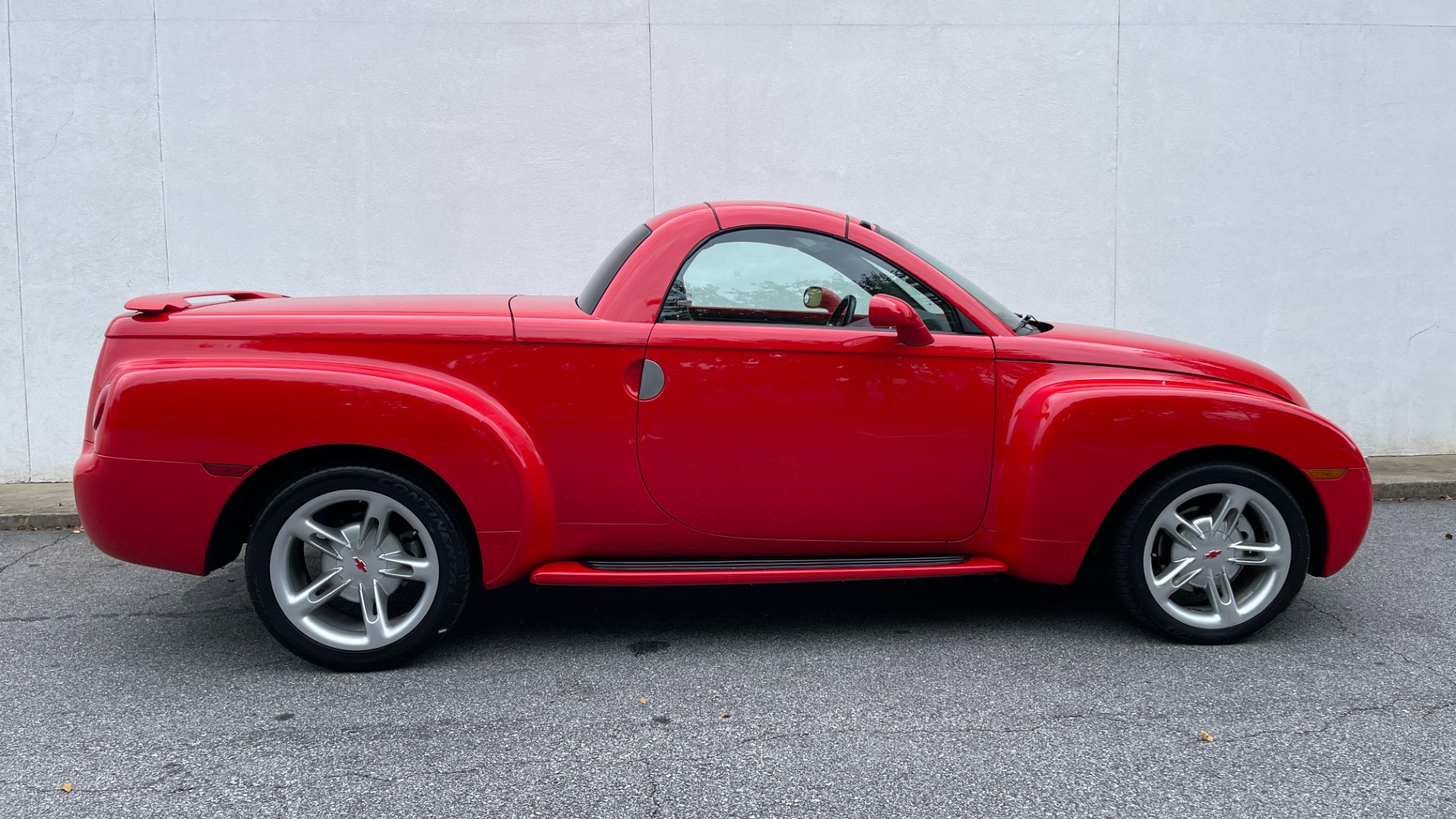Used 2004 Chevrolet SSR LS / CONVERTIBLE / 5.3L V8 / LEATHER / HEATED SEATS / BACKUP CAMERA for sale Sold at Formula Imports in Charlotte NC 28227 3