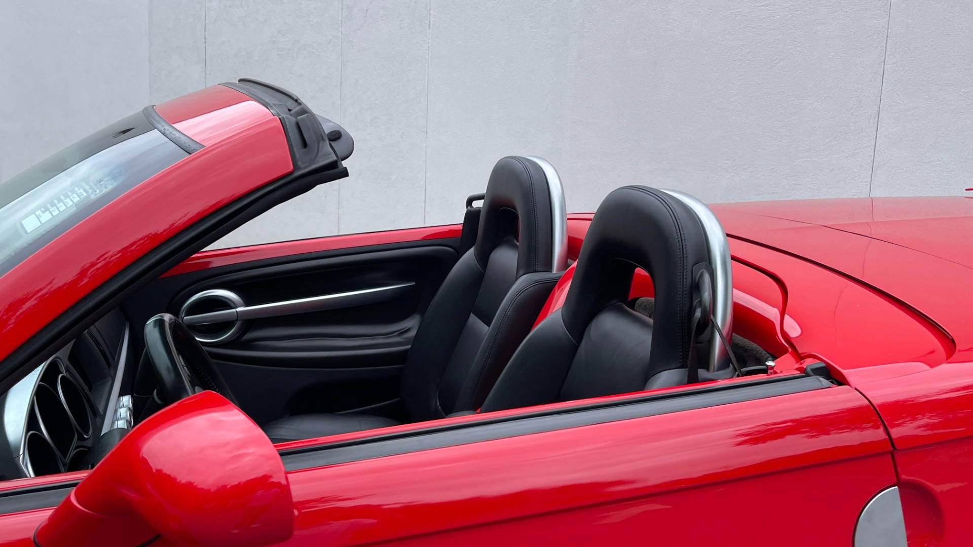 Used 2004 Chevrolet SSR LS / CONVERTIBLE / 5.3L V8 / LEATHER / HEATED SEATS / BACKUP CAMERA for sale Sold at Formula Imports in Charlotte NC 28227 4
