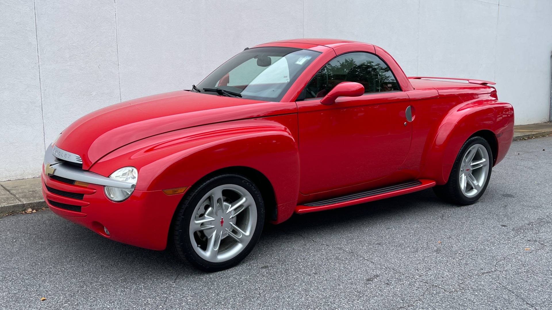 Used 2004 Chevrolet SSR LS / CONVERTIBLE / 5.3L V8 / LEATHER / HEATED SEATS / BACKUP CAMERA for sale Sold at Formula Imports in Charlotte NC 28227 44