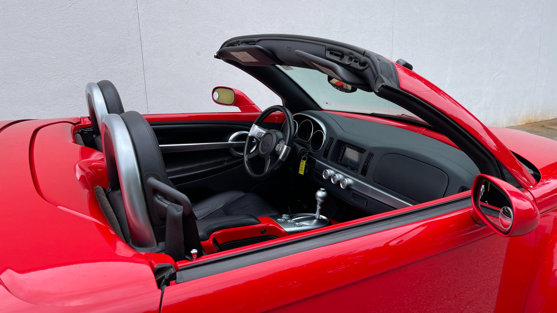 Used 2004 Chevrolet SSR LS / CONVERTIBLE / 5.3L V8 / LEATHER / HEATED SEATS / BACKUP CAMERA for sale Sold at Formula Imports in Charlotte NC 28227 6