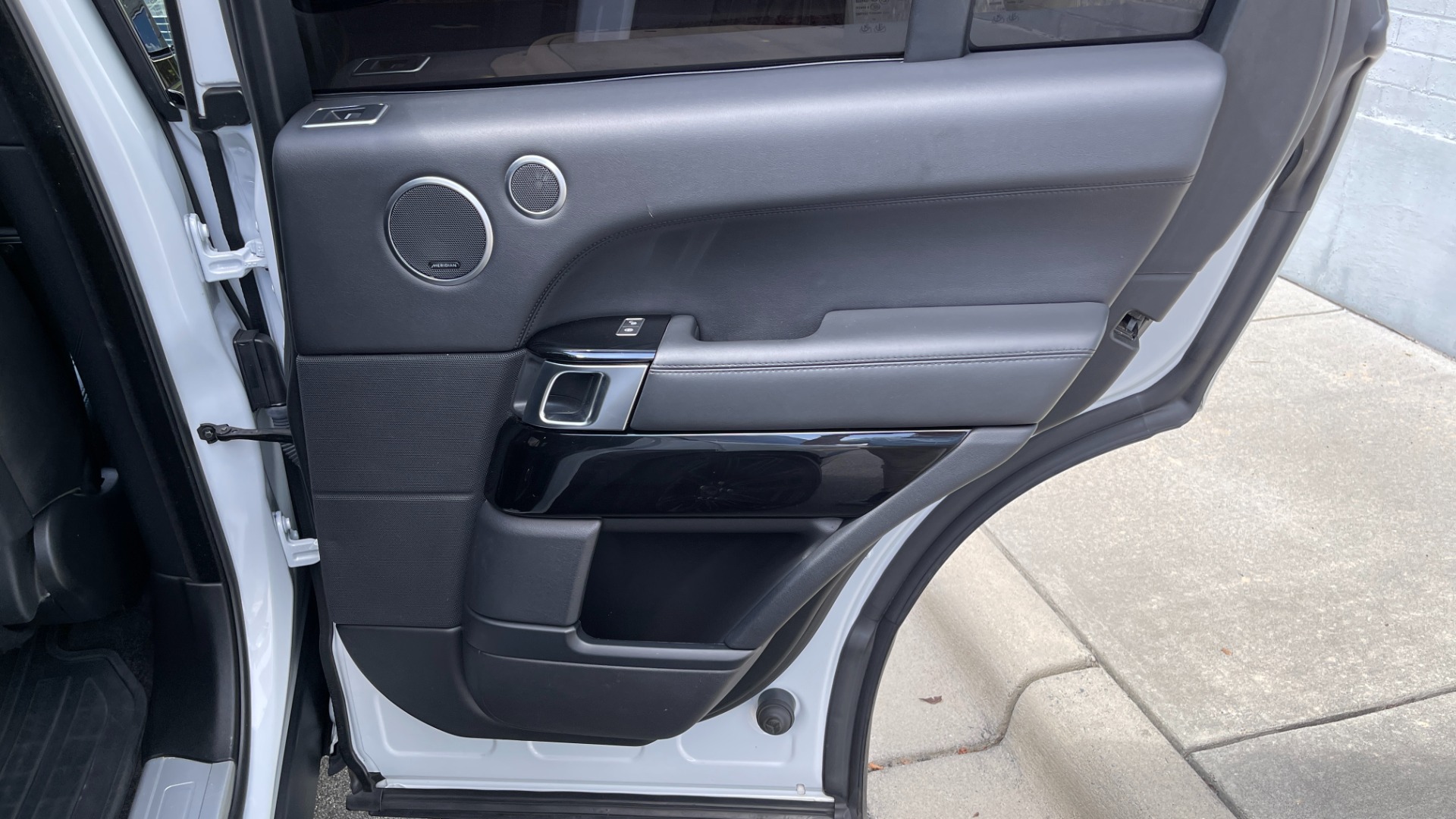 Used 2016 Land Rover Range Rover SUPERCHARGED / VOSSEN WHEELS / ADAPTIVE CRUISE / MERIDIAN SOUND / VISION AS for sale $49,995 at Formula Imports in Charlotte NC 28227 31