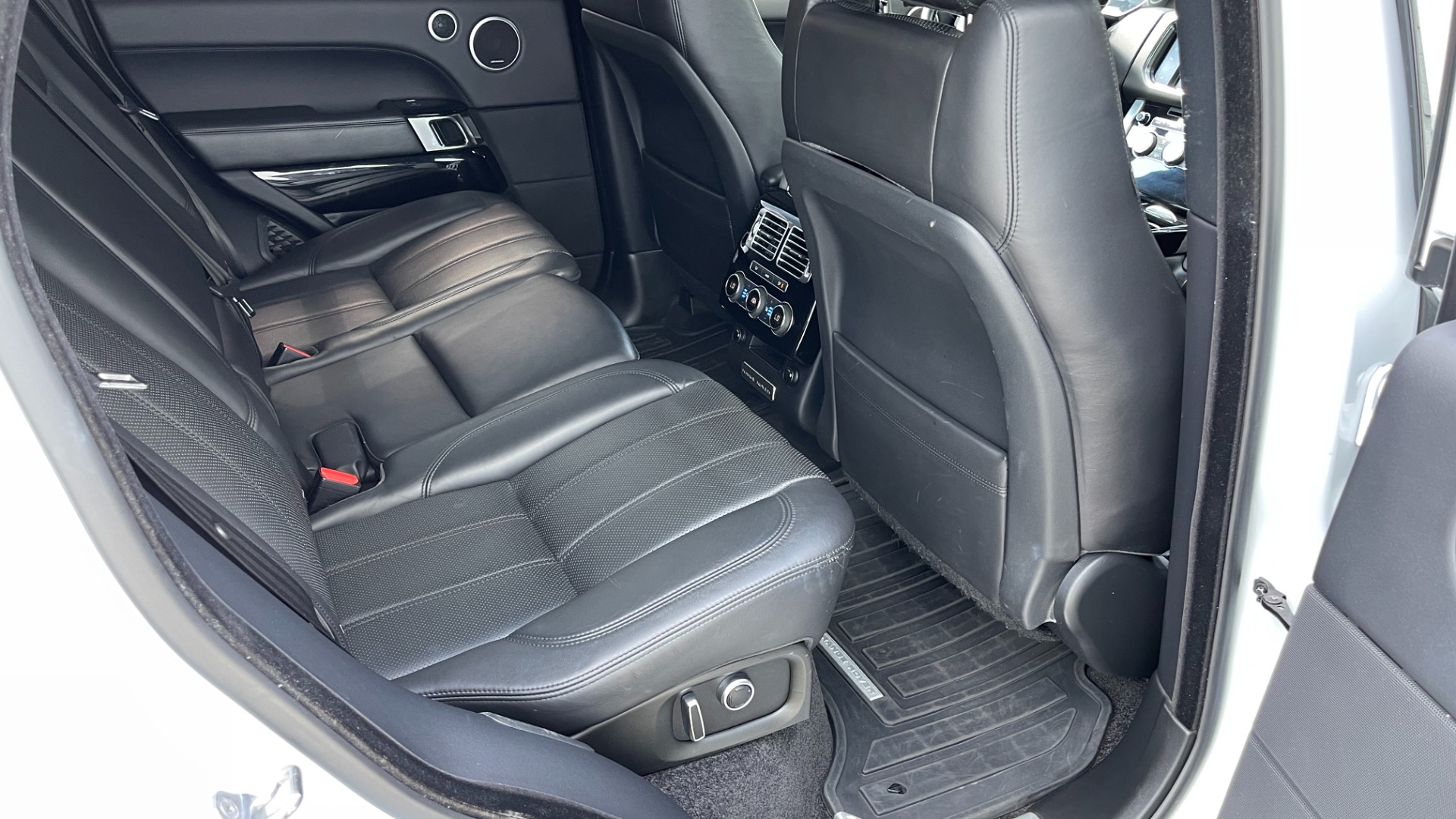 Used 2016 Land Rover Range Rover SUPERCHARGED / VOSSEN WHEELS / ADAPTIVE CRUISE / MERIDIAN SOUND / VISION AS for sale $49,995 at Formula Imports in Charlotte NC 28227 32