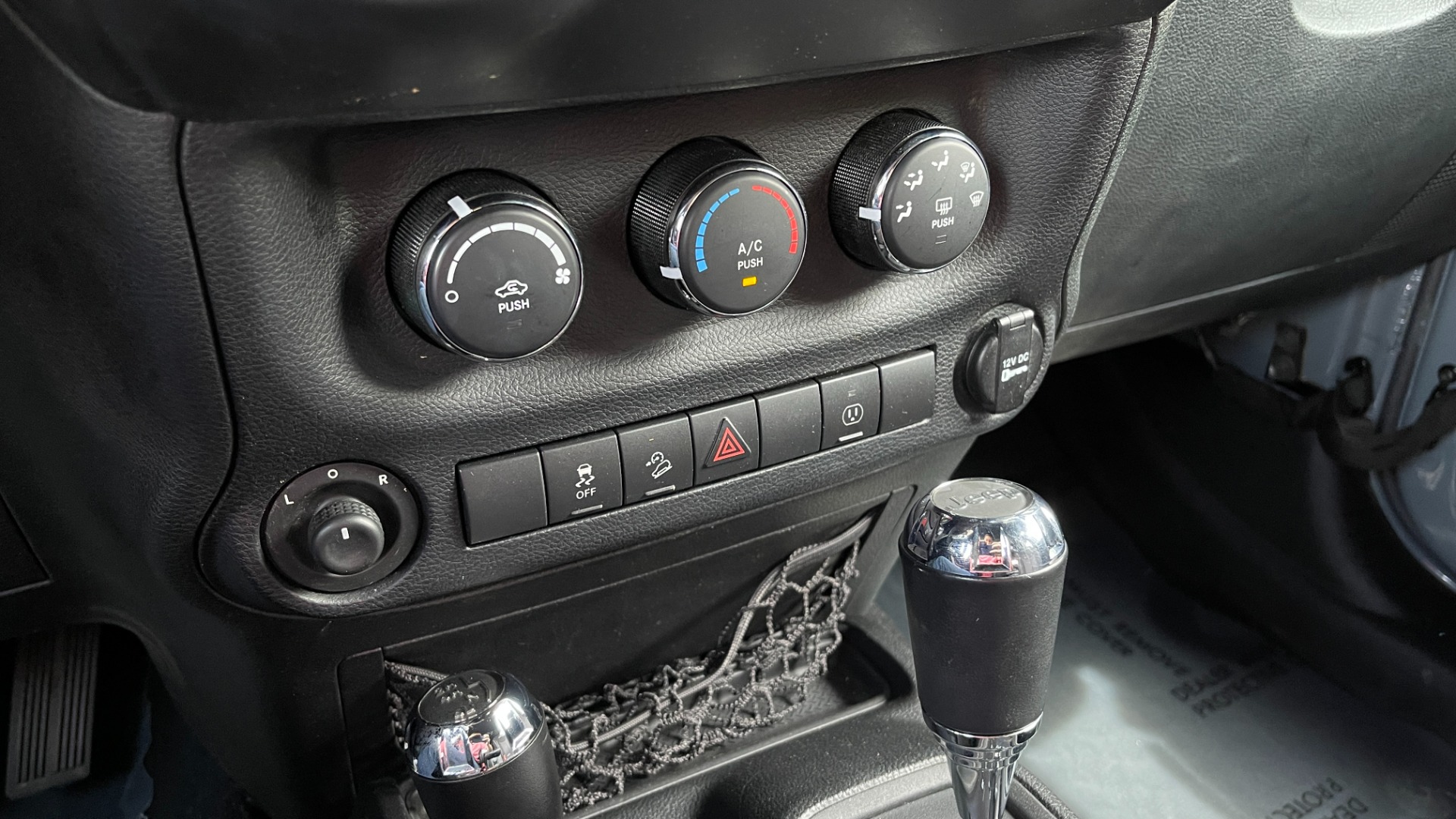 Used 2015 Jeep Wrangler Unlimited SAHARA / UPGRADED WHEELS / SOFT TOP / LED HEADLIGHTS / MAX TOW PACKAGE for sale Sold at Formula Imports in Charlotte NC 28227 15
