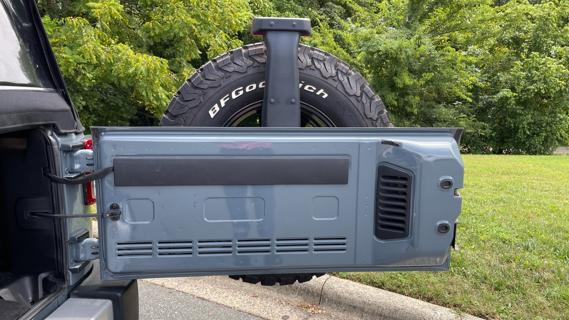 Used 2015 Jeep Wrangler Unlimited SAHARA / UPGRADED WHEELS / SOFT TOP / LED HEADLIGHTS / MAX TOW PACKAGE for sale Sold at Formula Imports in Charlotte NC 28227 36