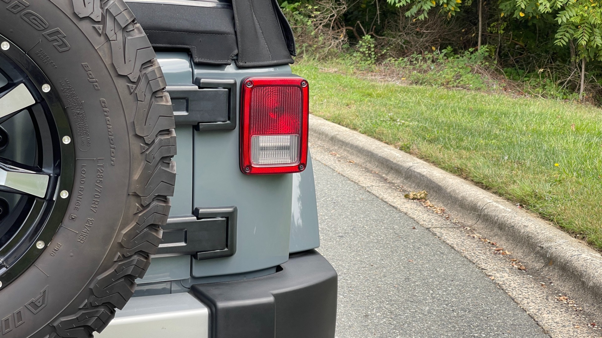 Used 2015 Jeep Wrangler Unlimited SAHARA / UPGRADED WHEELS / SOFT TOP / LED HEADLIGHTS / MAX TOW PACKAGE for sale Sold at Formula Imports in Charlotte NC 28227 53