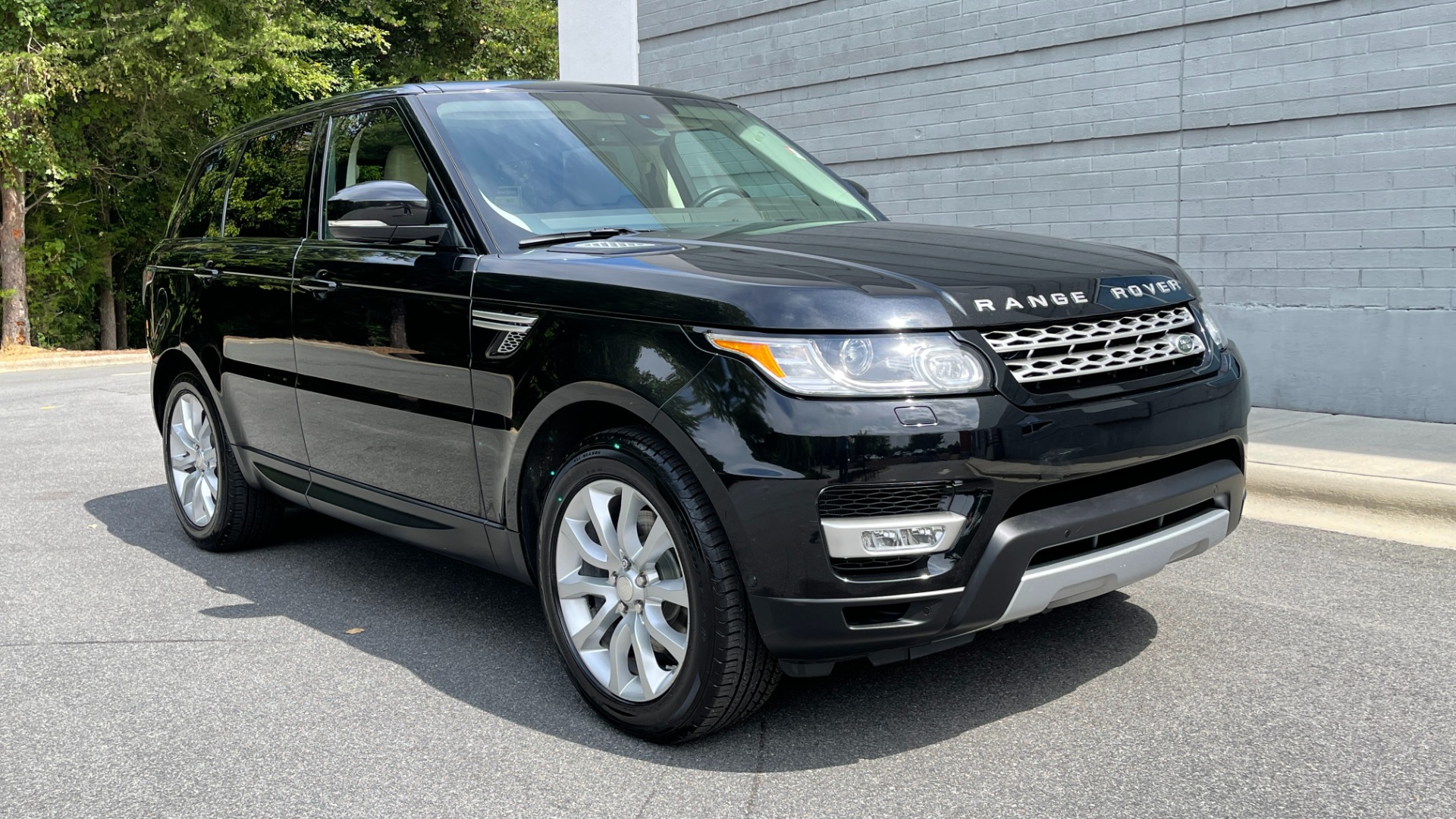 Used 2015 Land Rover Range Rover Sport HSE / SUPERCHARGED / MERIDIAN SOUND / DRIVER ASSISTANCE / PANORAMIC ROOF / for sale Sold at Formula Imports in Charlotte NC 28227 10