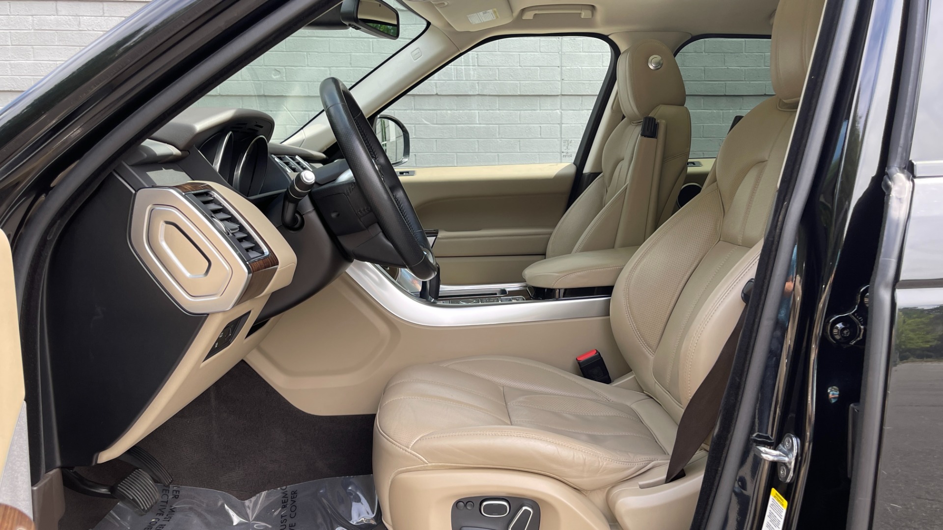 Used 2015 Land Rover Range Rover Sport HSE / SUPERCHARGED / MERIDIAN SOUND / DRIVER ASSISTANCE / PANORAMIC ROOF / for sale Sold at Formula Imports in Charlotte NC 28227 12
