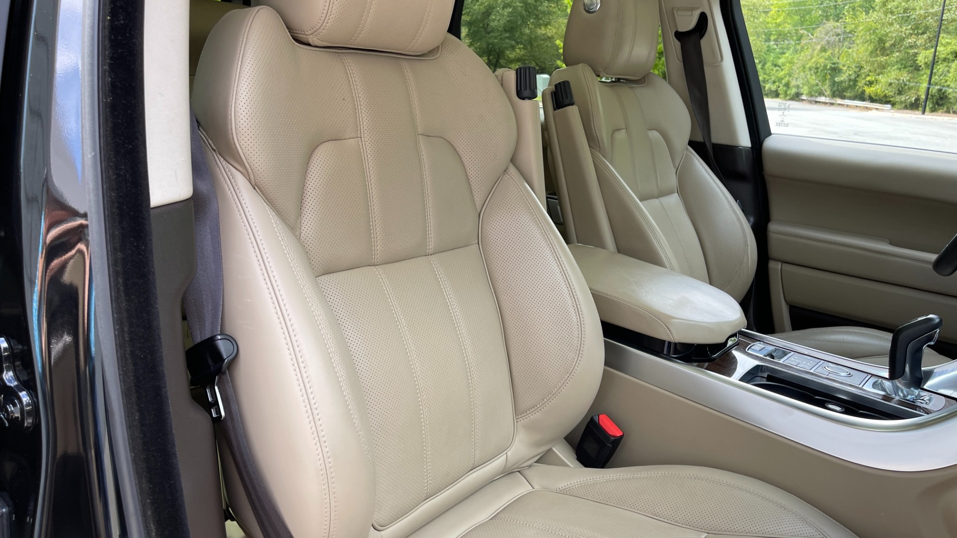 Used 2015 Land Rover Range Rover Sport HSE / SUPERCHARGED / MERIDIAN SOUND / DRIVER ASSISTANCE / PANORAMIC ROOF / for sale Sold at Formula Imports in Charlotte NC 28227 14
