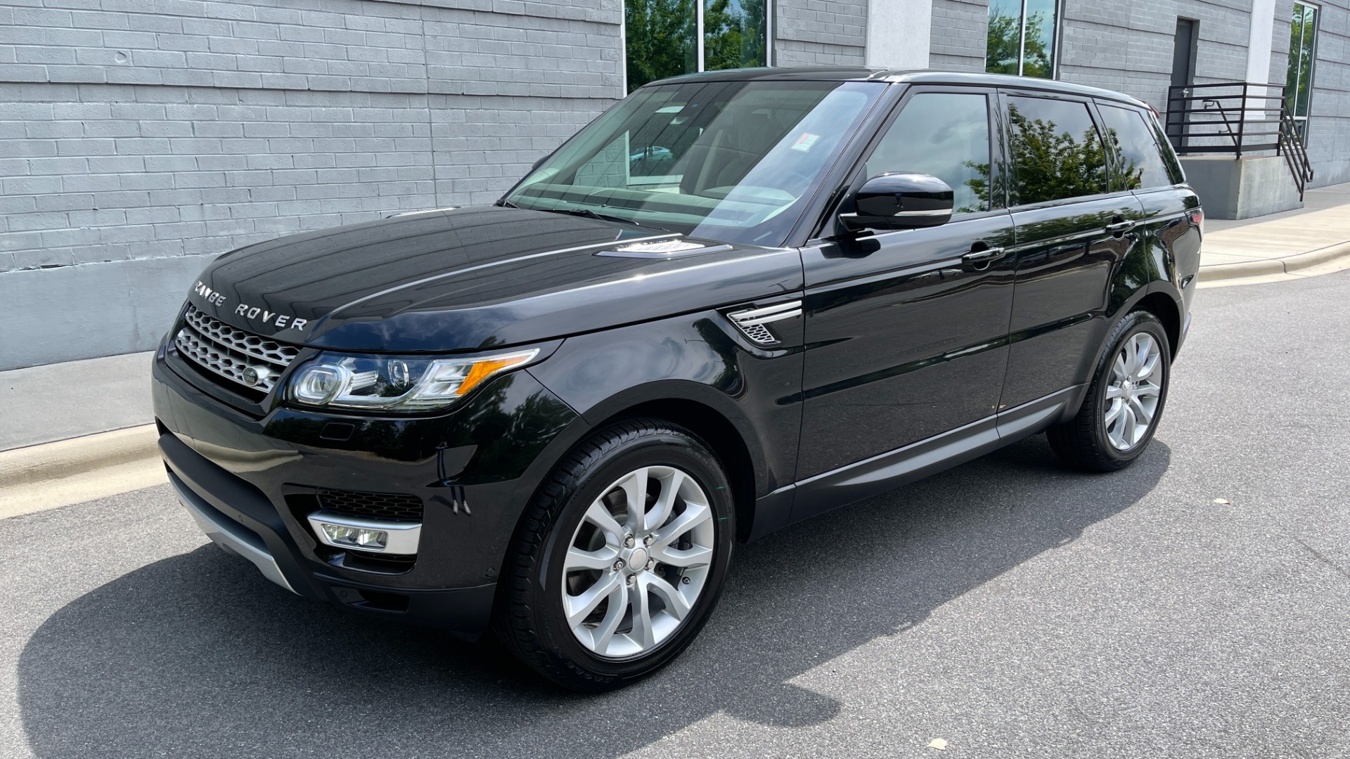 Used 2015 Land Rover Range Rover Sport HSE / SUPERCHARGED / MERIDIAN SOUND / DRIVER ASSISTANCE / PANORAMIC ROOF / for sale Sold at Formula Imports in Charlotte NC 28227 2
