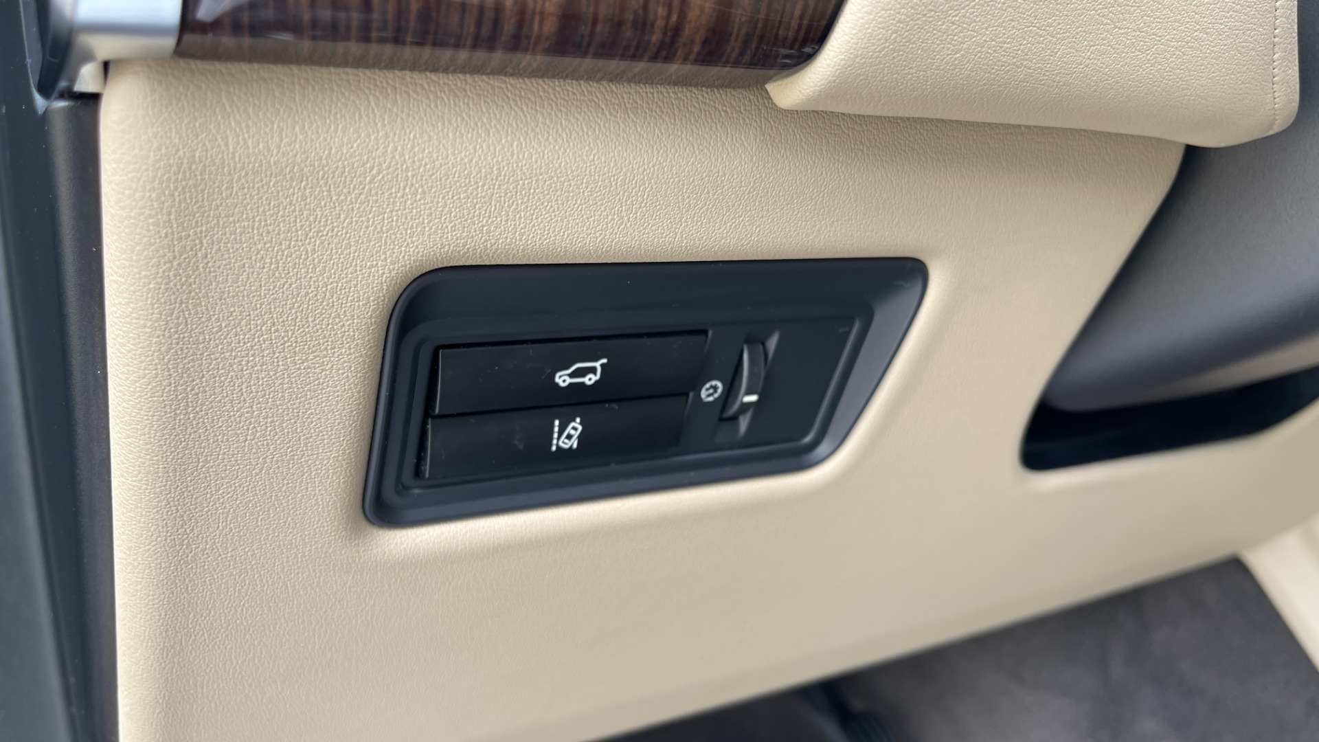 Used 2015 Land Rover Range Rover Sport HSE / SUPERCHARGED / MERIDIAN SOUND / DRIVER ASSISTANCE / PANORAMIC ROOF / for sale Sold at Formula Imports in Charlotte NC 28227 26