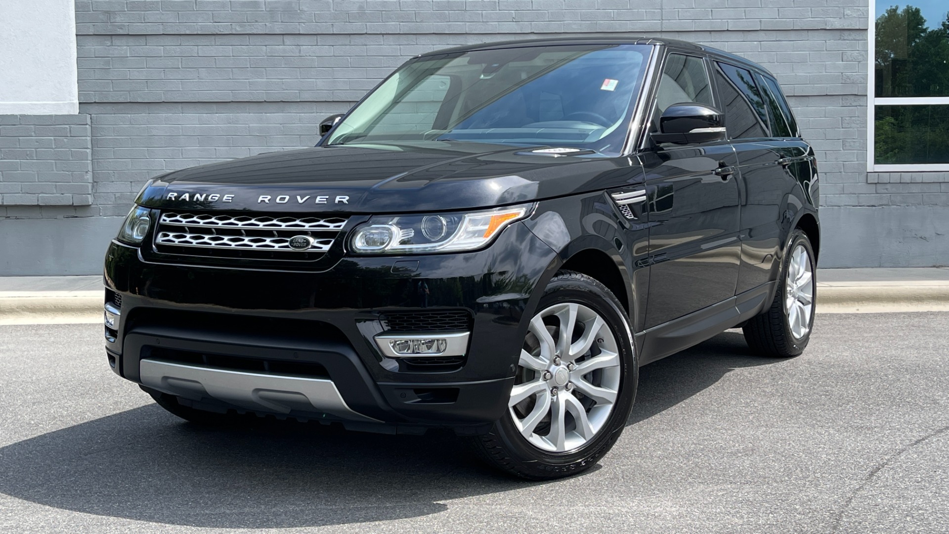 Used 2015 Land Rover Range Rover Sport HSE / SUPERCHARGED / MERIDIAN SOUND / DRIVER ASSISTANCE / PANORAMIC ROOF /  for sale $34,995 at Formula Imports in Charlotte NC 28227 3