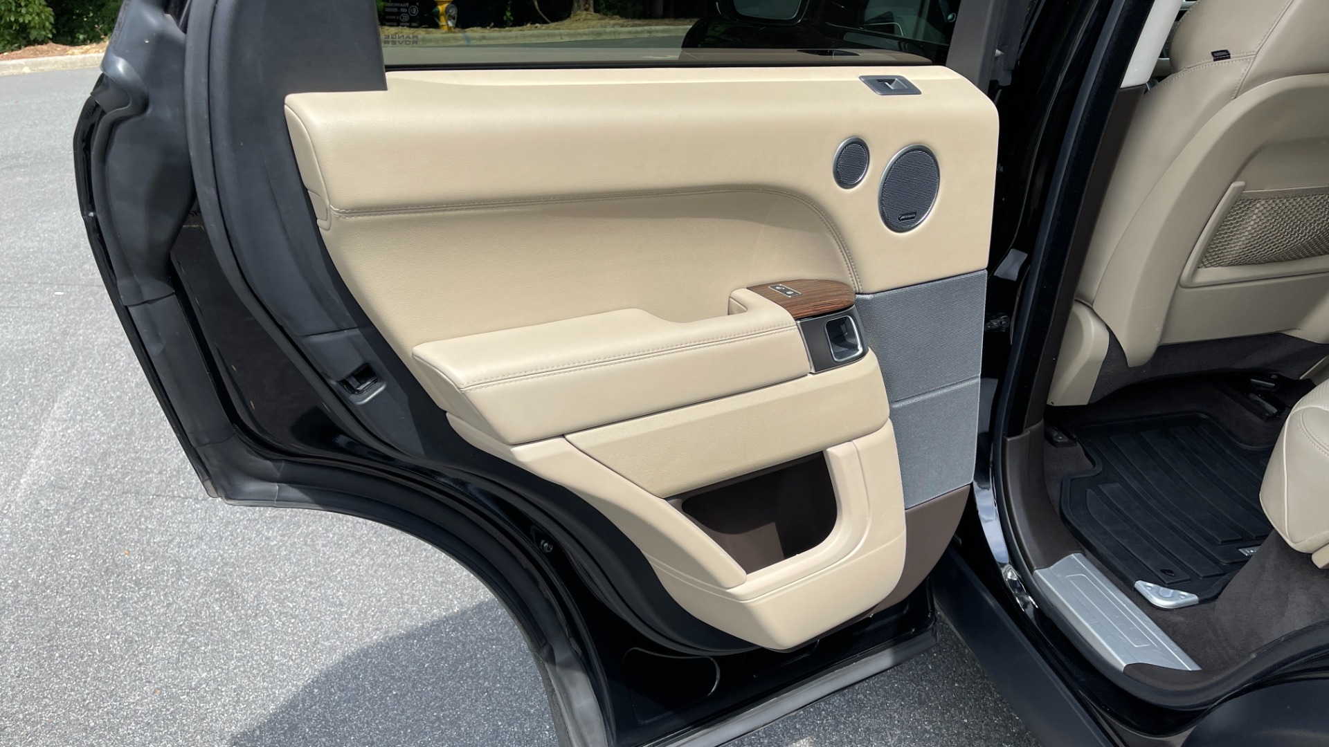 Used 2015 Land Rover Range Rover Sport HSE / SUPERCHARGED / MERIDIAN SOUND / DRIVER ASSISTANCE / PANORAMIC ROOF / for sale Sold at Formula Imports in Charlotte NC 28227 33