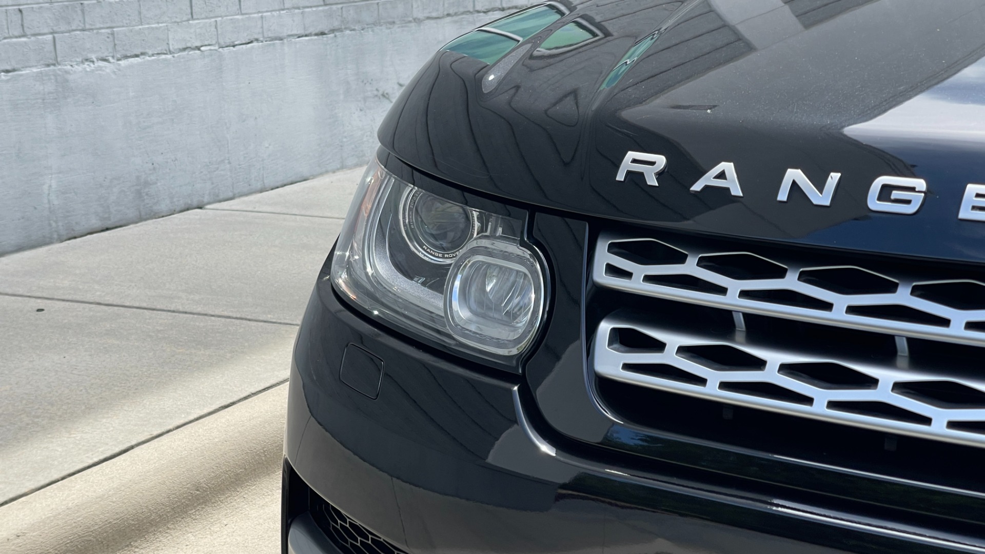 Used 2015 Land Rover Range Rover Sport HSE / SUPERCHARGED / MERIDIAN SOUND / DRIVER ASSISTANCE / PANORAMIC ROOF / for sale Sold at Formula Imports in Charlotte NC 28227 40