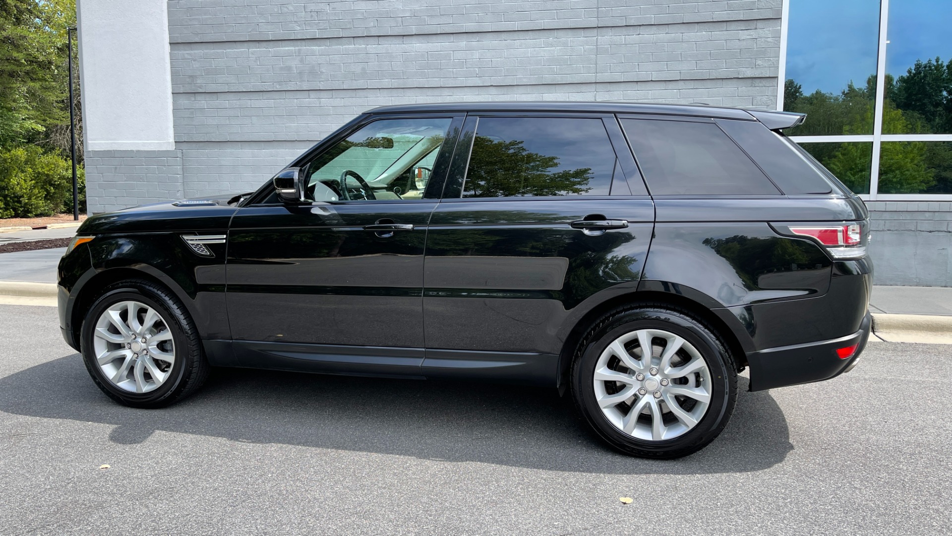Used 2015 Land Rover Range Rover Sport HSE / SUPERCHARGED / MERIDIAN SOUND / DRIVER ASSISTANCE / PANORAMIC ROOF / for sale Sold at Formula Imports in Charlotte NC 28227 5