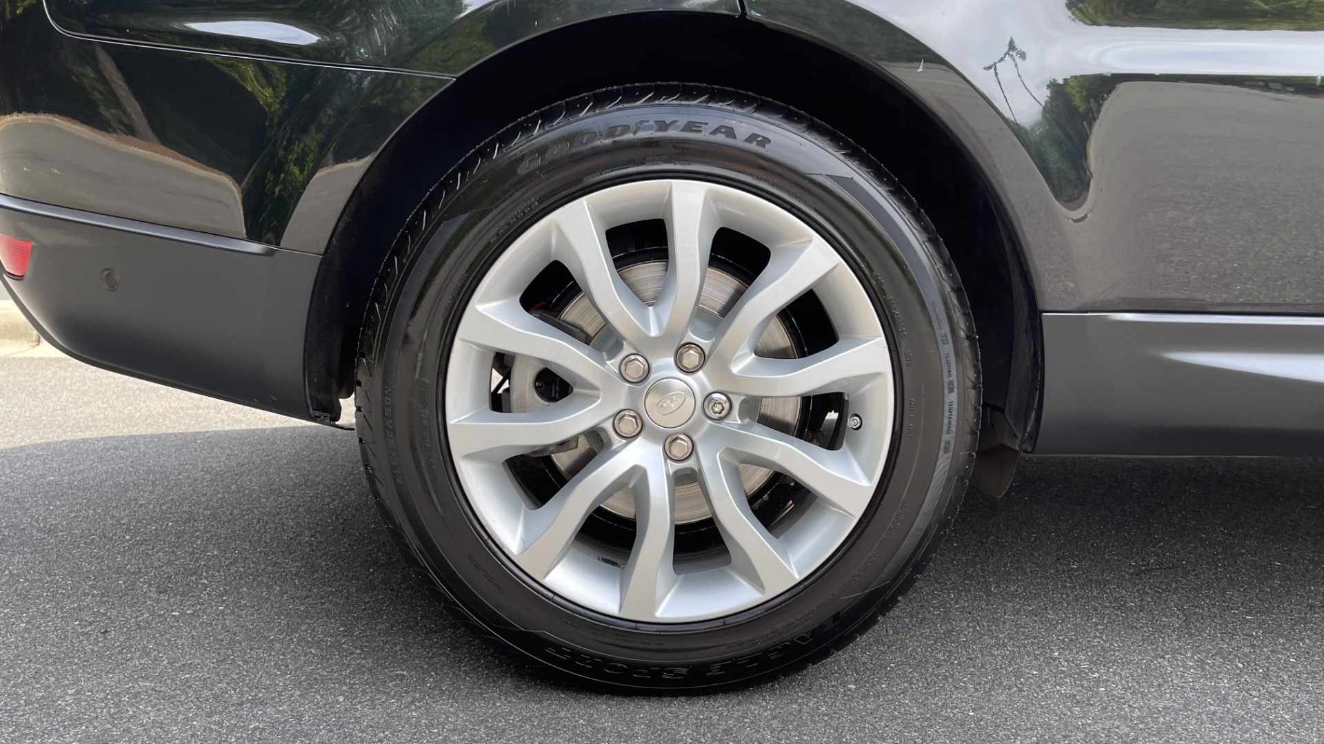 Used 2015 Land Rover Range Rover Sport HSE / SUPERCHARGED / MERIDIAN SOUND / DRIVER ASSISTANCE / PANORAMIC ROOF / for sale Sold at Formula Imports in Charlotte NC 28227 53