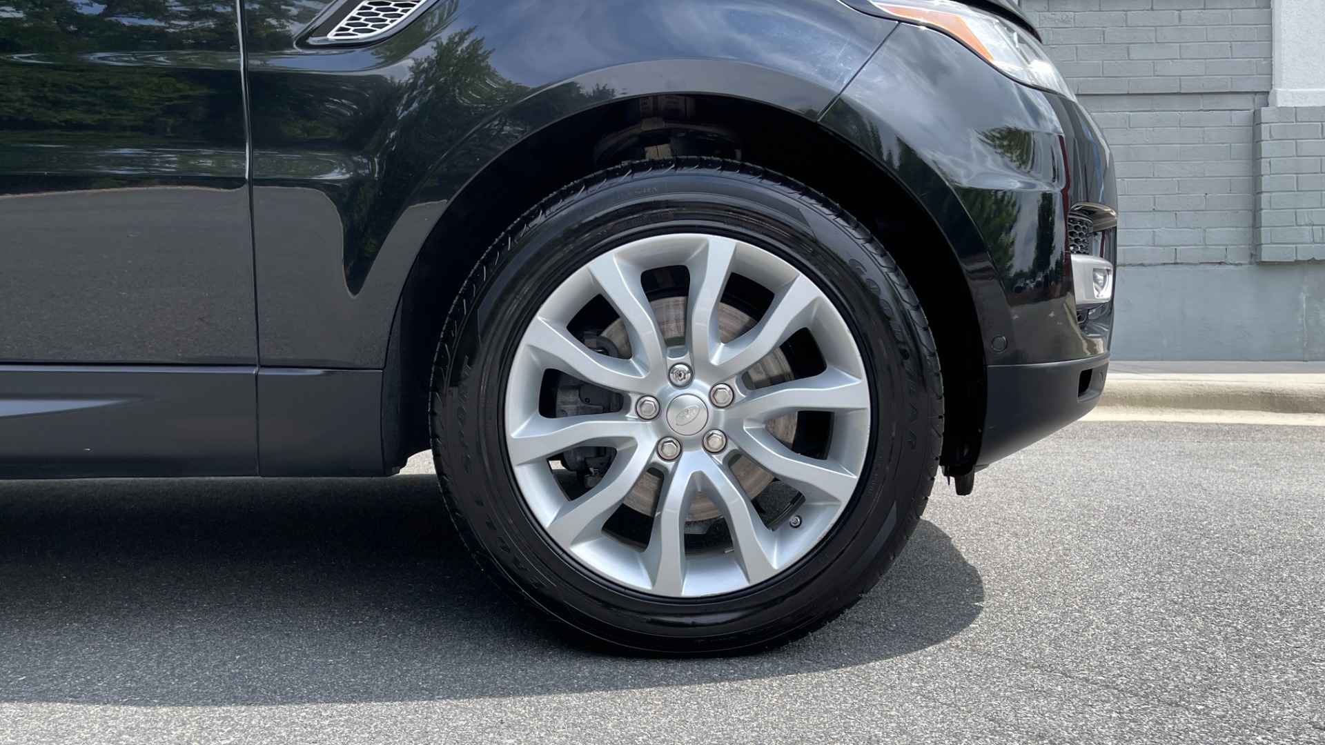 Used 2015 Land Rover Range Rover Sport HSE / SUPERCHARGED / MERIDIAN SOUND / DRIVER ASSISTANCE / PANORAMIC ROOF / for sale Sold at Formula Imports in Charlotte NC 28227 54