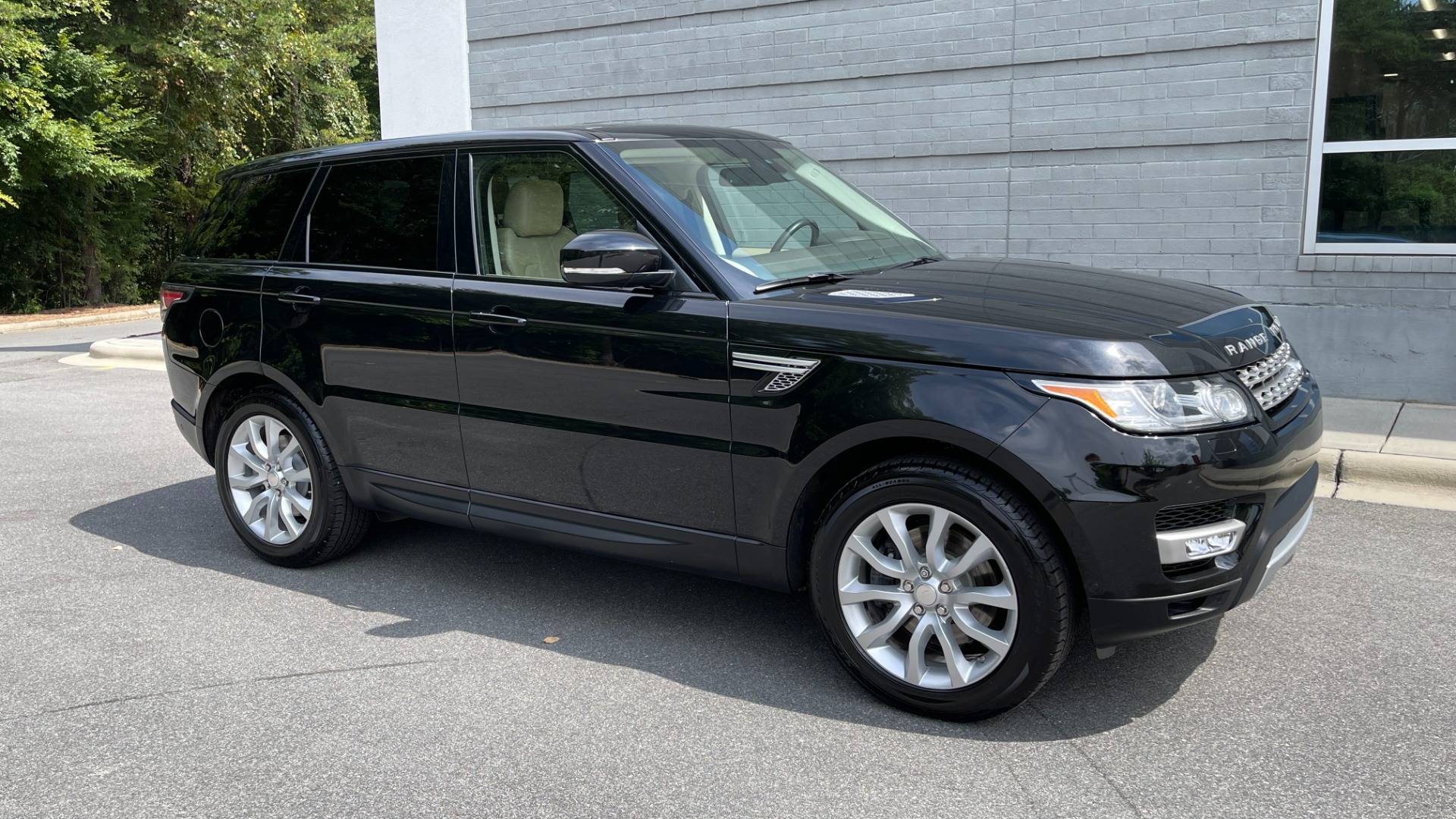 Used 2015 Land Rover Range Rover Sport HSE / SUPERCHARGED / MERIDIAN SOUND / DRIVER ASSISTANCE / PANORAMIC ROOF / for sale Sold at Formula Imports in Charlotte NC 28227 9