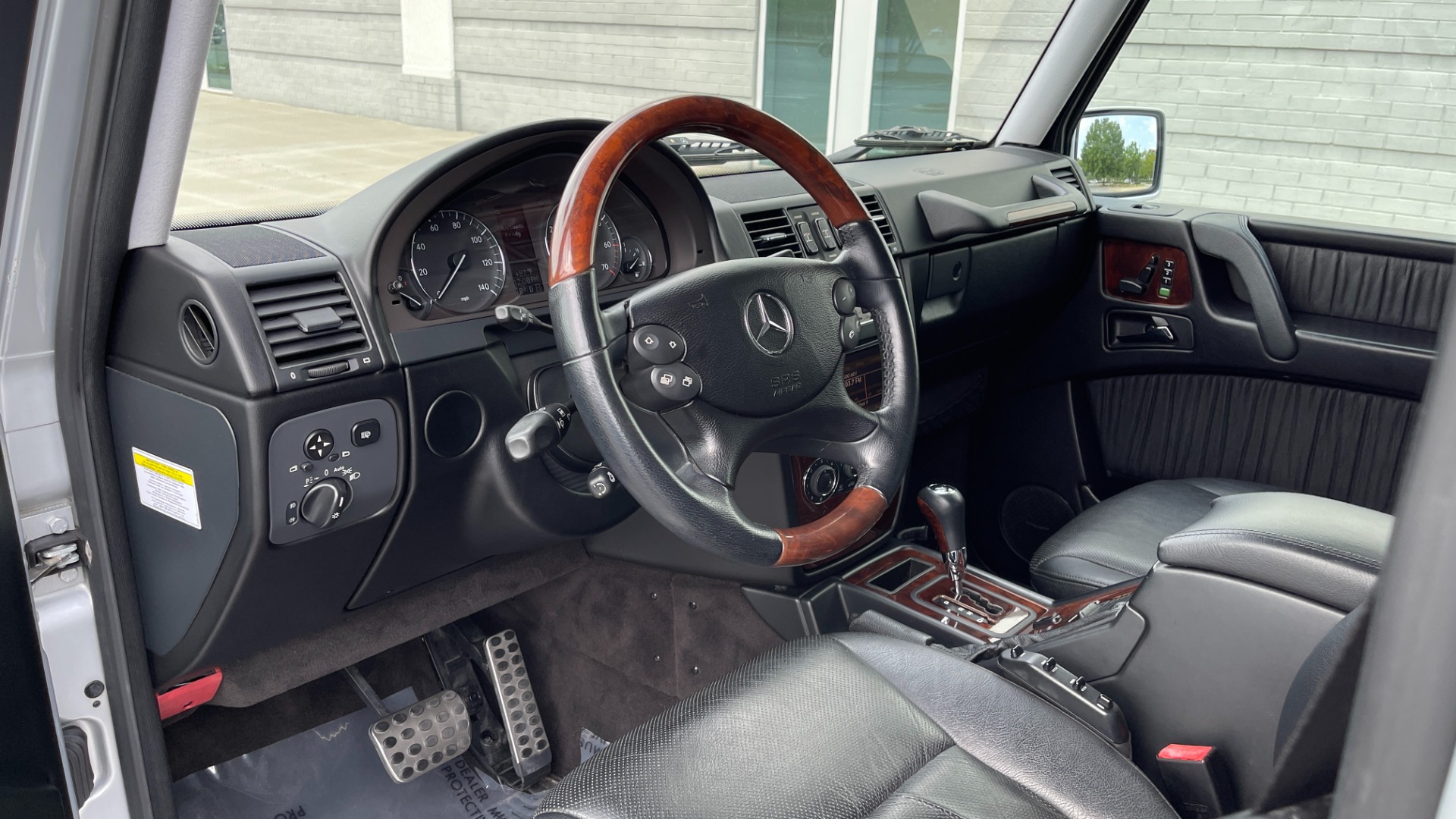 Used 2009 Mercedes-Benz G-Class 5.5L / G550 / NAV / REARVIEW / COOLED SEATS / HEATED SEATS / SUNROOF for sale $52,995 at Formula Imports in Charlotte NC 28227 12