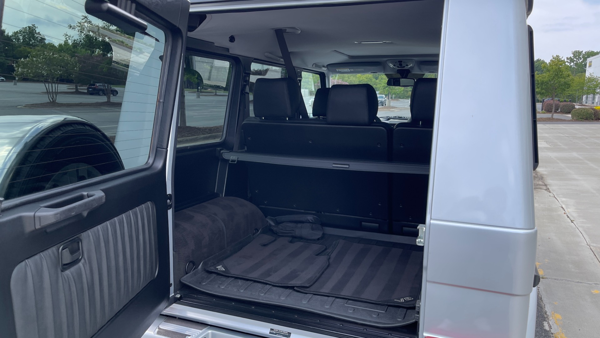 Used 2009 Mercedes-Benz G-Class 5.5L / G550 / NAV / REARVIEW / COOLED SEATS / HEATED SEATS / SUNROOF for sale $52,995 at Formula Imports in Charlotte NC 28227 22