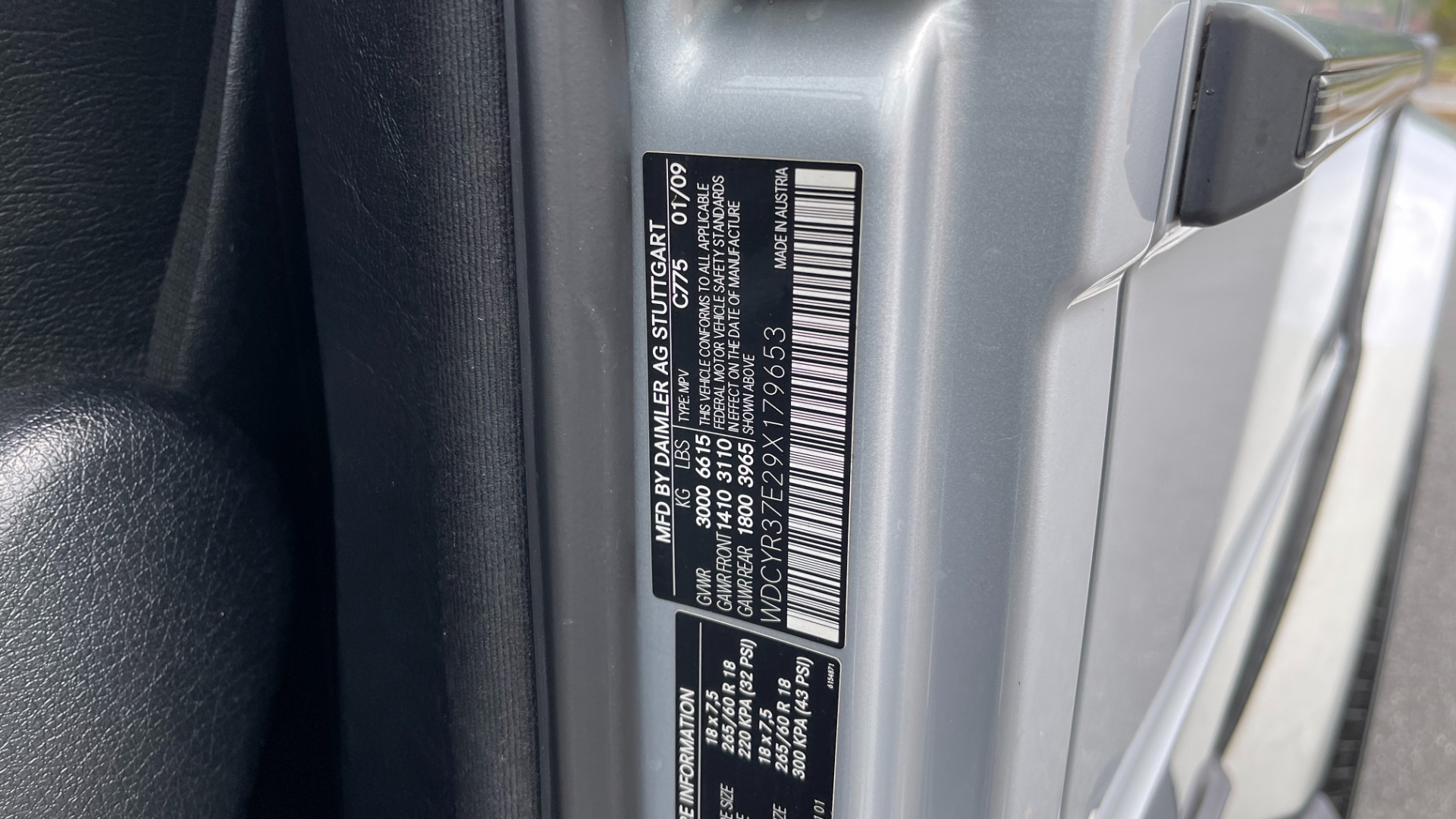 Used 2009 Mercedes-Benz G-Class 5.5L / G550 / NAV / REARVIEW / COOLED SEATS / HEATED SEATS / SUNROOF for sale $52,995 at Formula Imports in Charlotte NC 28227 28