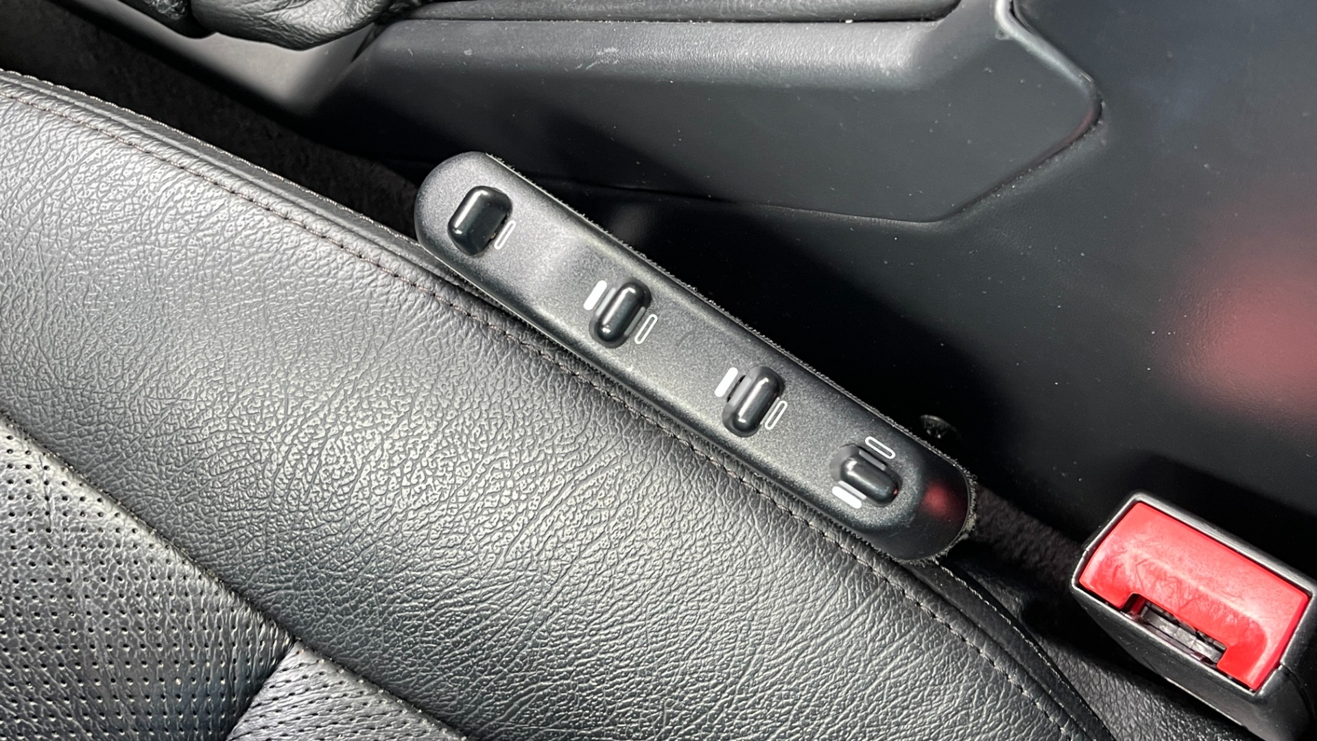 Used 2009 Mercedes-Benz G-Class 5.5L / G550 / NAV / REARVIEW / COOLED SEATS / HEATED SEATS / SUNROOF for sale $52,995 at Formula Imports in Charlotte NC 28227 32