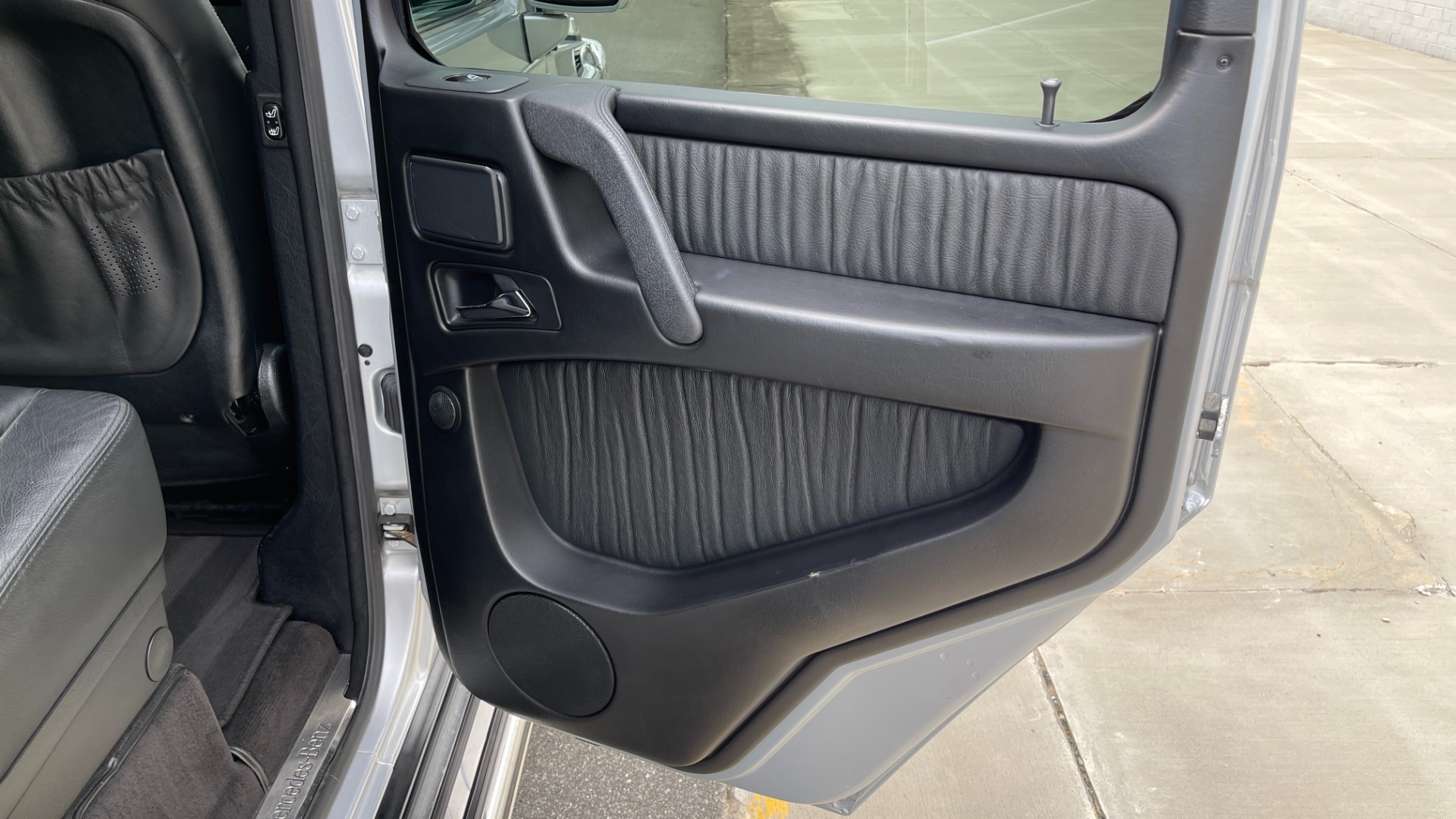 Used 2009 Mercedes-Benz G-Class 5.5L / G550 / NAV / REARVIEW / COOLED SEATS / HEATED SEATS / SUNROOF for sale $52,995 at Formula Imports in Charlotte NC 28227 40