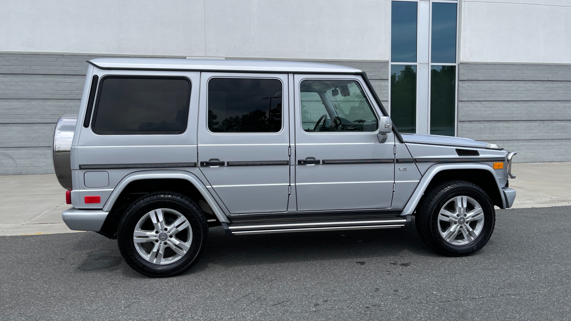 Used 2009 Mercedes-Benz G-Class 5.5L / G550 / NAV / REARVIEW / COOLED SEATS / HEATED SEATS / SUNROOF for sale $52,995 at Formula Imports in Charlotte NC 28227 8