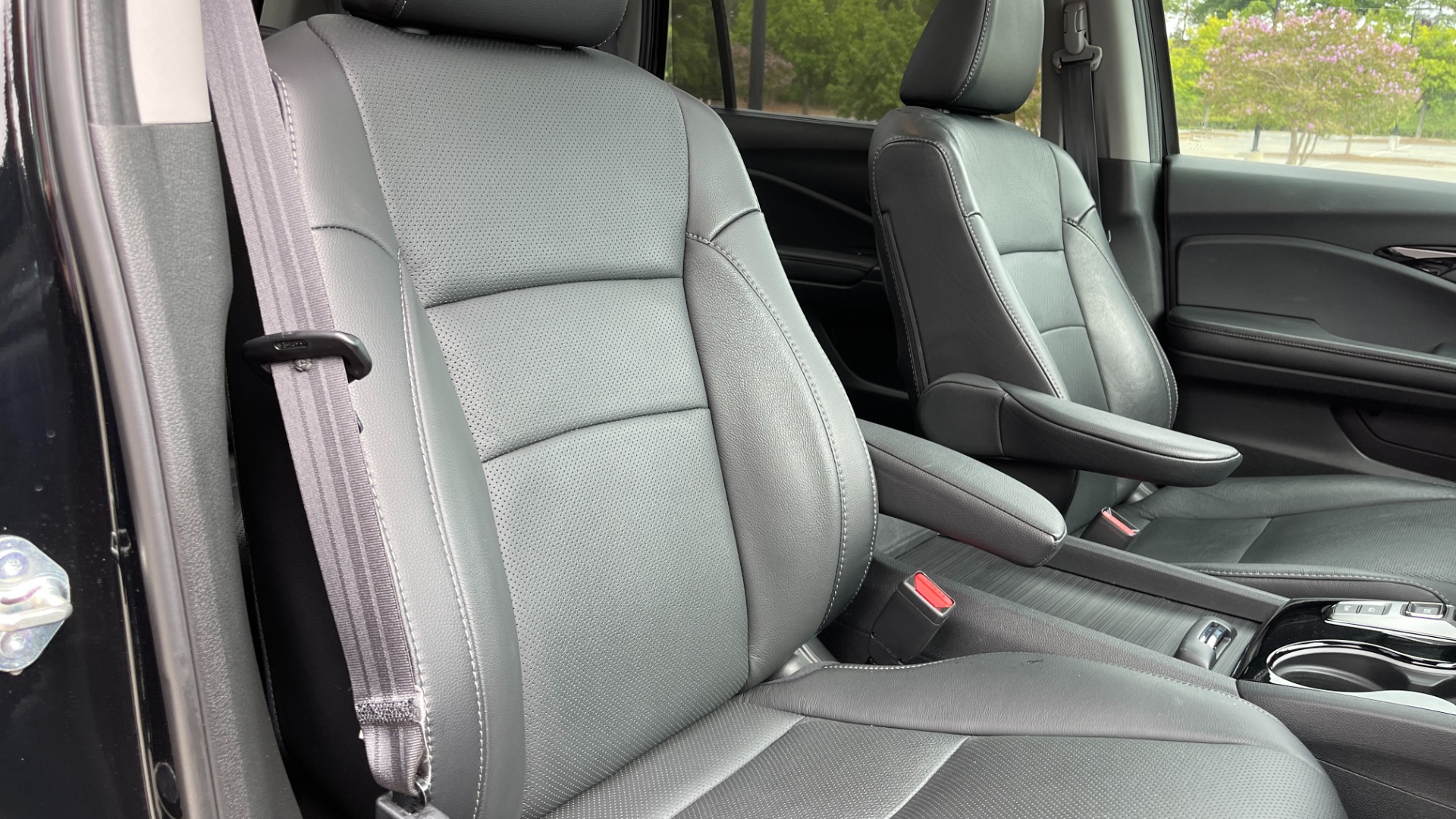 Used 2021 Honda Pilot ELITE / DVD SYSTEM / 3RD ROW / CAPTAINS CHAIRS / LEATHER for sale $42,995 at Formula Imports in Charlotte NC 28227 17