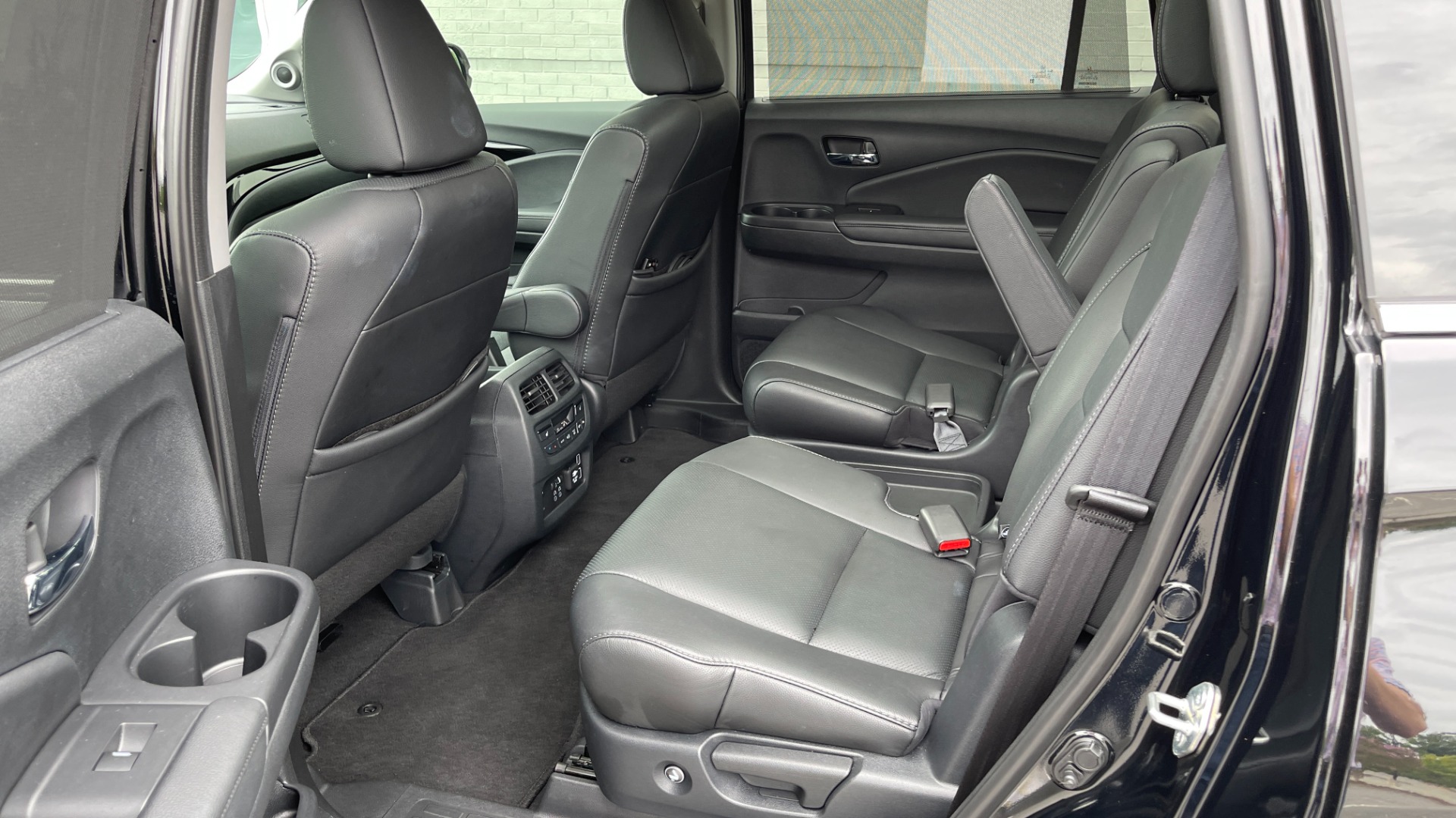 Used 2021 Honda Pilot ELITE / DVD SYSTEM / 3RD ROW / CAPTAINS CHAIRS / LEATHER for sale Sold at Formula Imports in Charlotte NC 28227 19