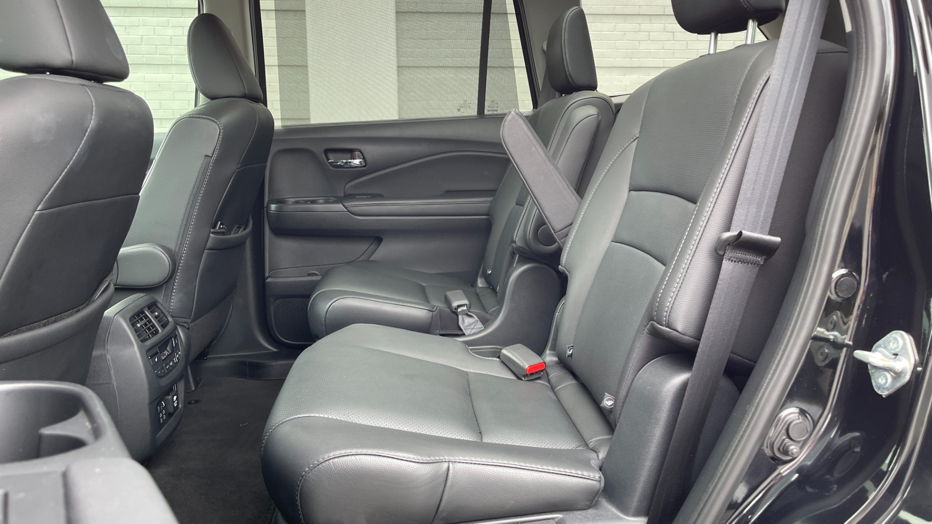 Used 2021 Honda Pilot ELITE / DVD SYSTEM / 3RD ROW / CAPTAINS CHAIRS / LEATHER for sale $42,995 at Formula Imports in Charlotte NC 28227 20