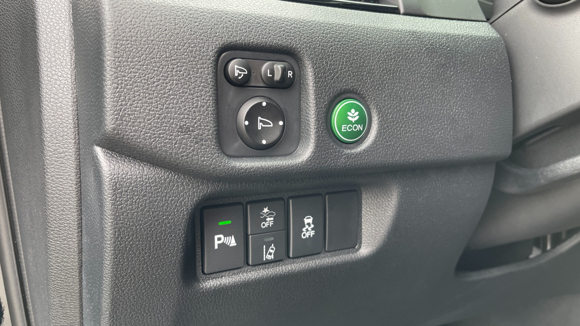 Used 2021 Honda Pilot ELITE / DVD SYSTEM / 3RD ROW / CAPTAINS CHAIRS / LEATHER for sale $42,995 at Formula Imports in Charlotte NC 28227 32