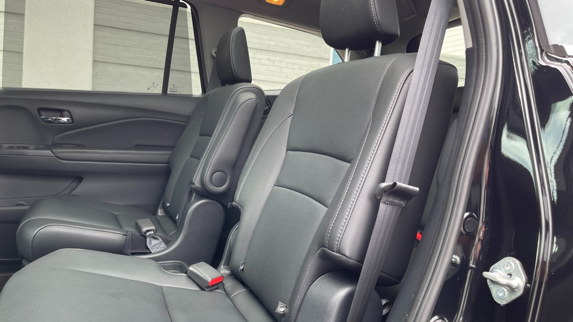 Used 2021 Honda Pilot ELITE / DVD SYSTEM / 3RD ROW / CAPTAINS CHAIRS / LEATHER for sale Sold at Formula Imports in Charlotte NC 28227 45