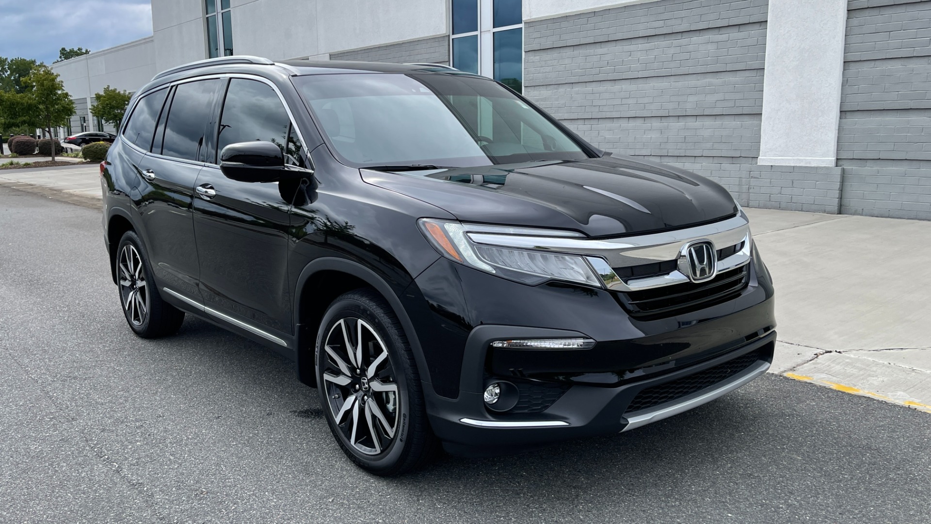 Used 2021 Honda Pilot ELITE / DVD SYSTEM / 3RD ROW / CAPTAINS CHAIRS / LEATHER for sale $42,995 at Formula Imports in Charlotte NC 28227 8