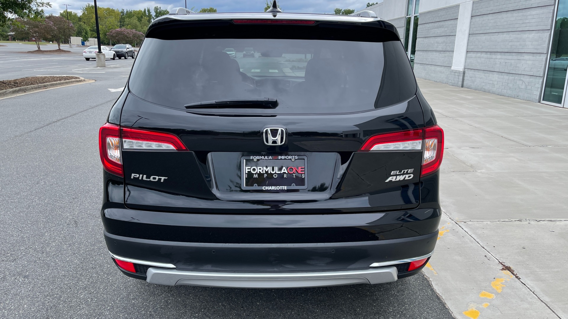 Used 2021 Honda Pilot ELITE / DVD SYSTEM / 3RD ROW / CAPTAINS CHAIRS / LEATHER for sale $42,995 at Formula Imports in Charlotte NC 28227 9