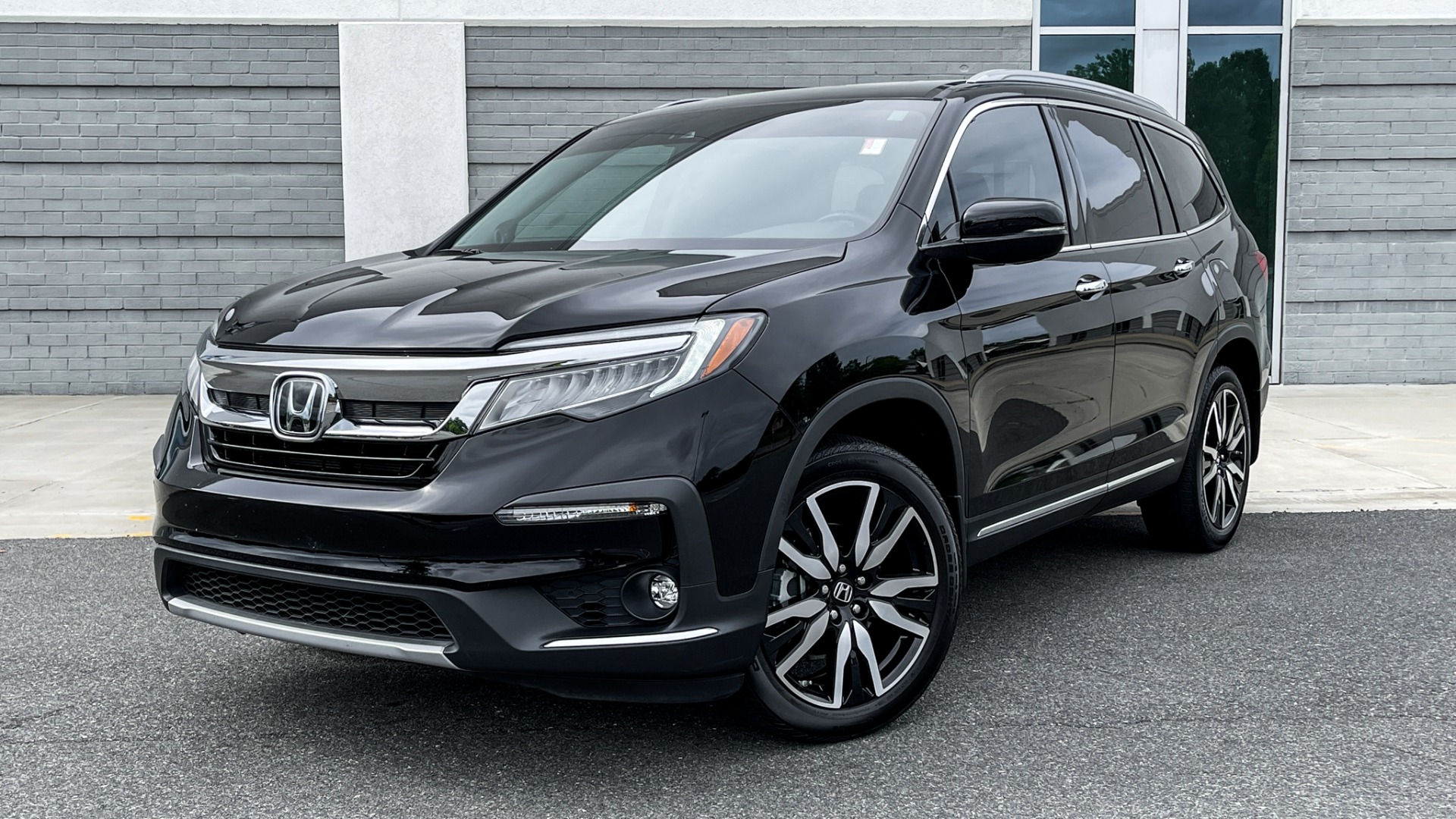 Used 2021 Honda Pilot ELITE / DVD SYSTEM / 3RD ROW / CAPTAINS CHAIRS / LEATHER for sale Sold at Formula Imports in Charlotte NC 28227 1