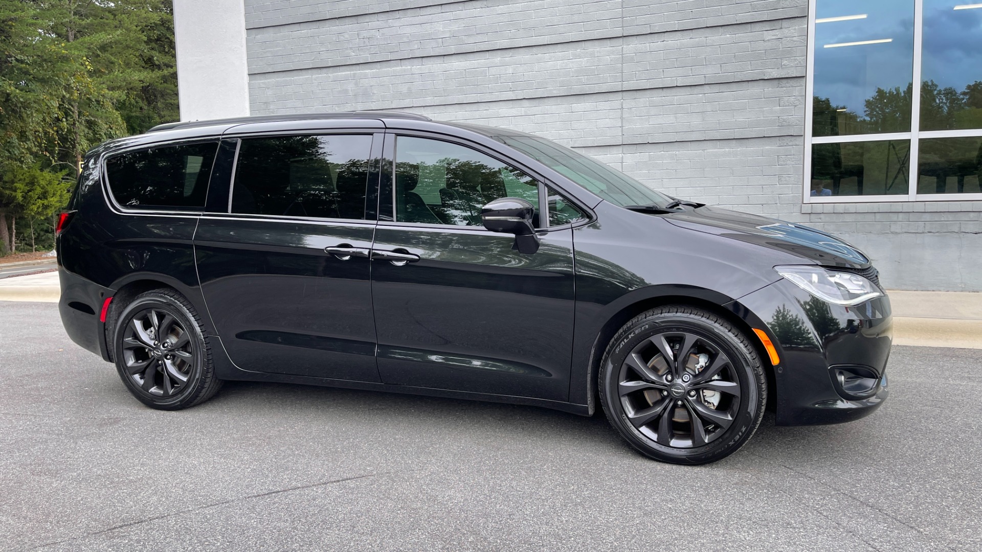 Used 2019 Chrysler Pacifica LIMITED / DVD PLAYER / S APPEARANCE