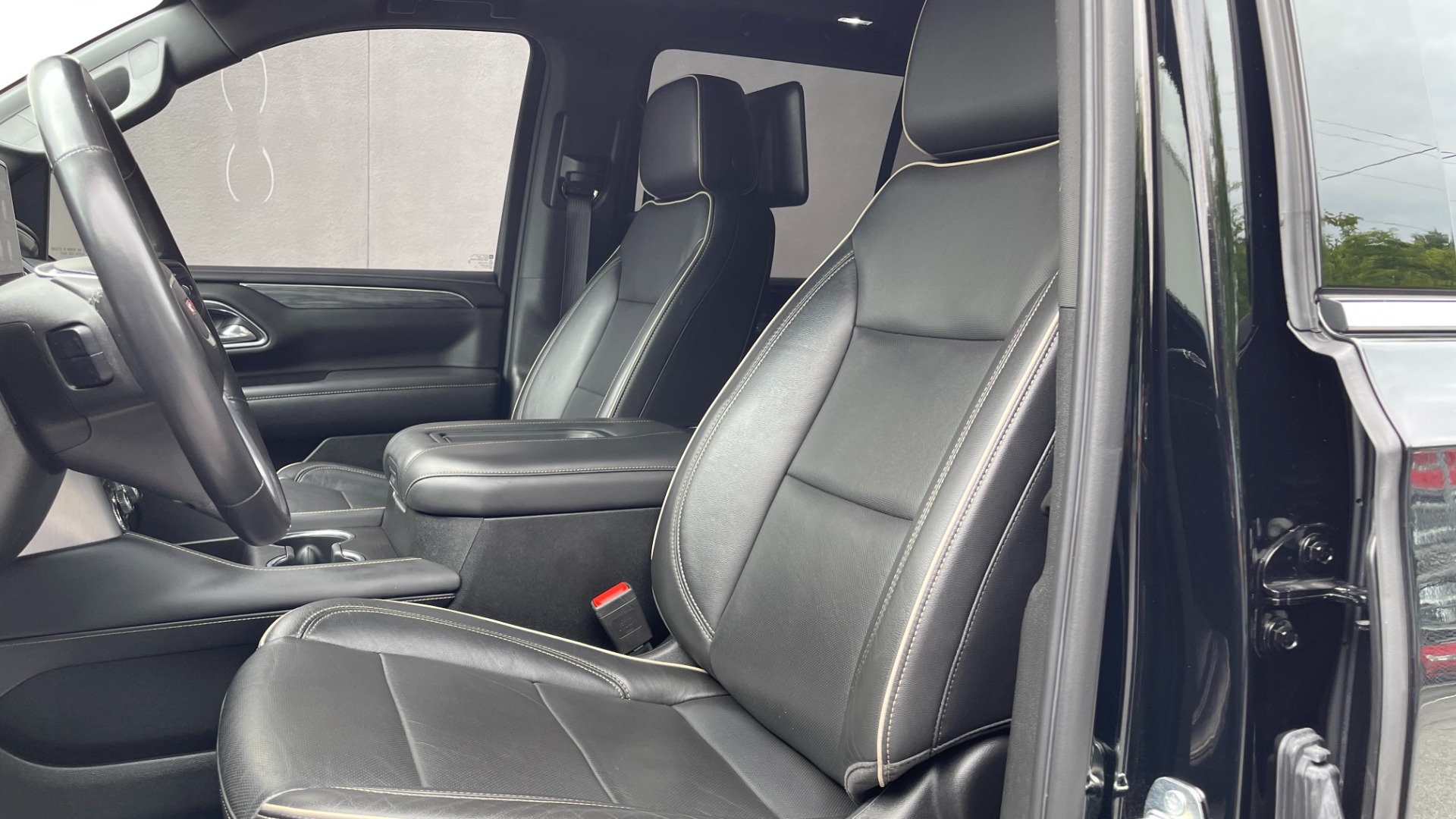 Used 2021 GMC Yukon SLT / REAR ENTERTAINMENT / 22IN WHEELS / LUXURY PLUS PACKAGE / 4WD for sale Sold at Formula Imports in Charlotte NC 28227 10